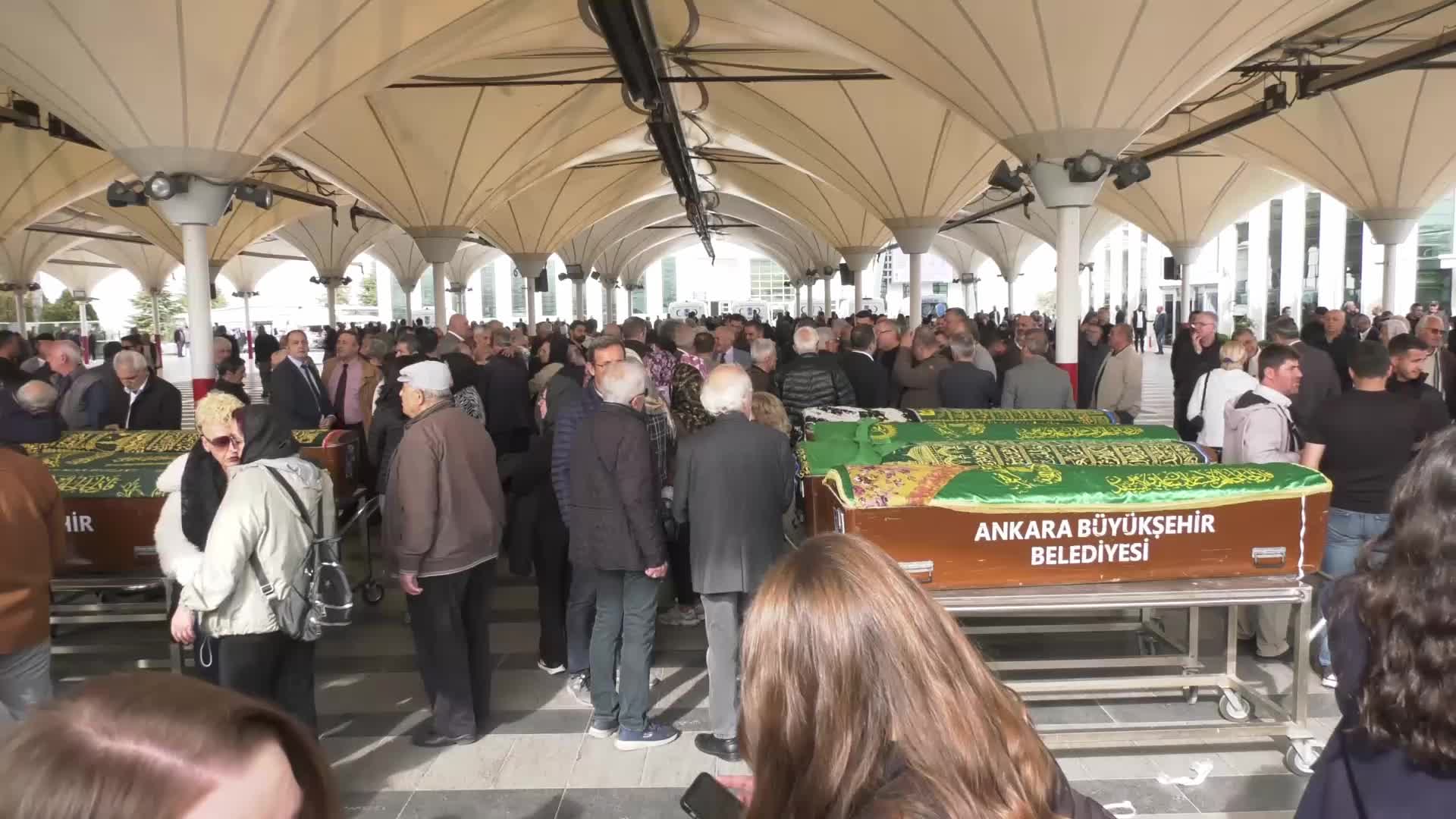 Özgür Özel,  Turan Aydoğan’ın annesinin cenaze törenine katıldı