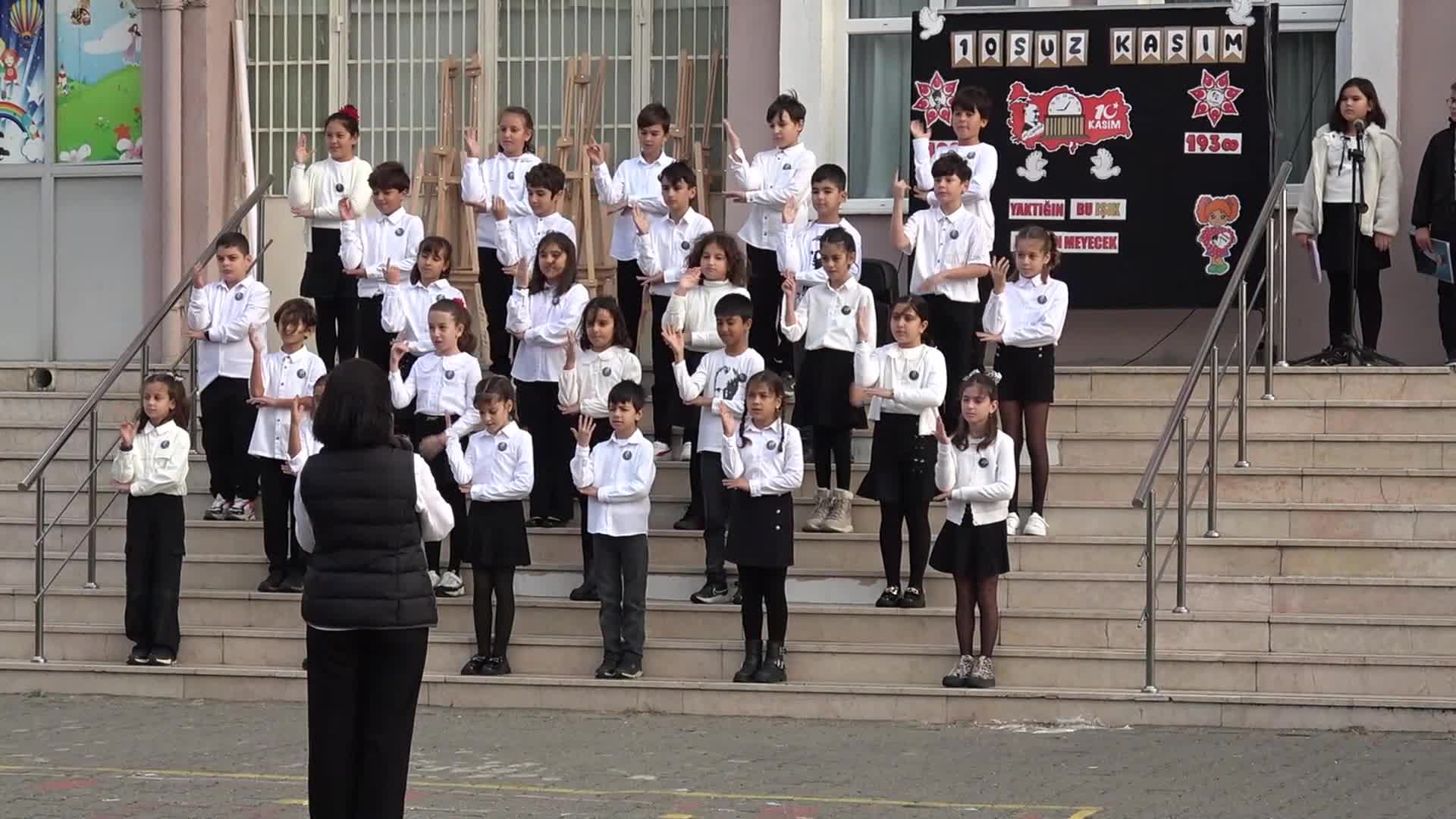 Büyük Önder Atatürk'ü anıyoruz...  Sinop’ta öğrenciler Atatürk’ü işaret diliyle andı