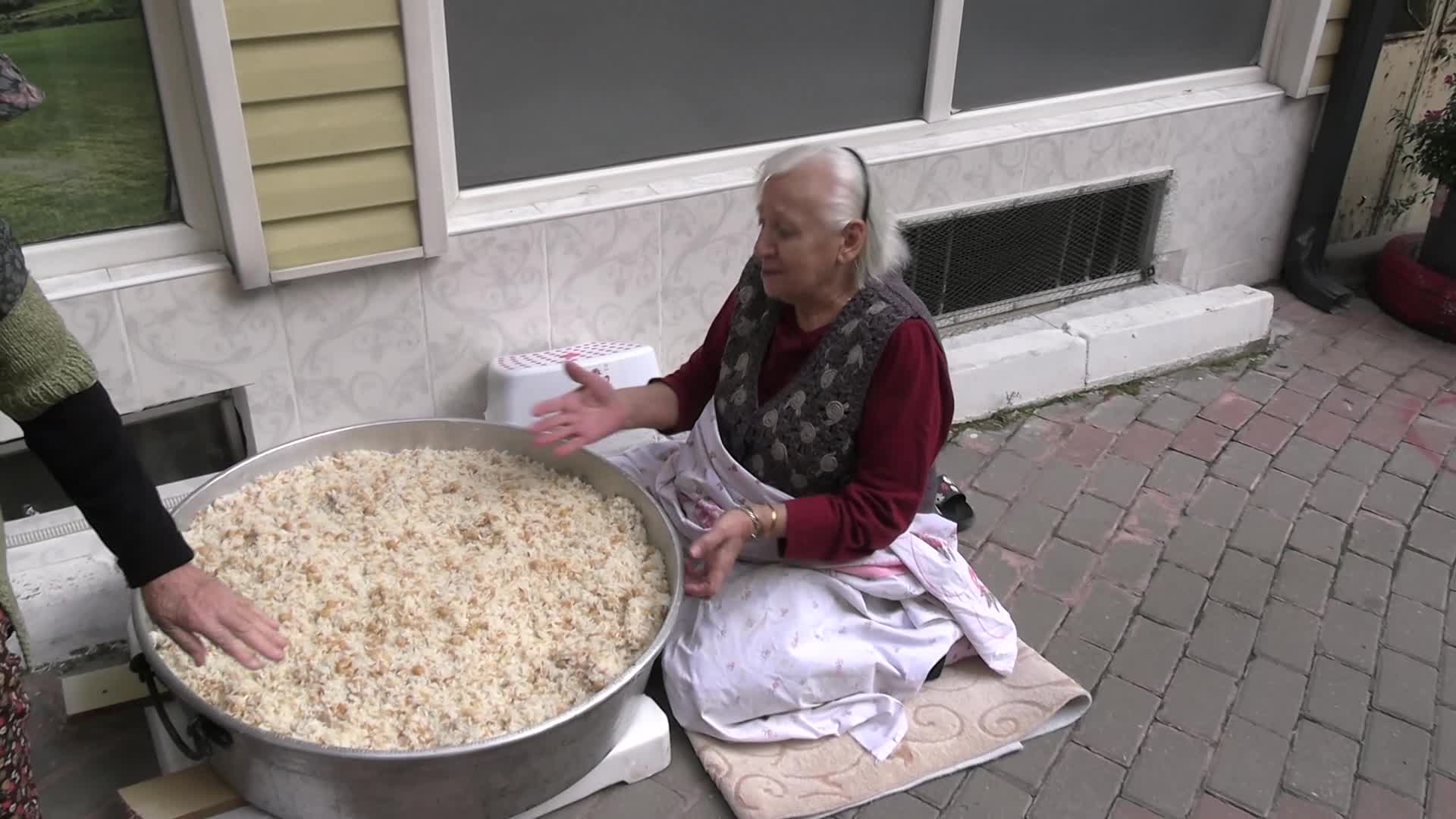 Bilecik’te 65 yaşındaki kadından 10 Kasım’a özel pilav