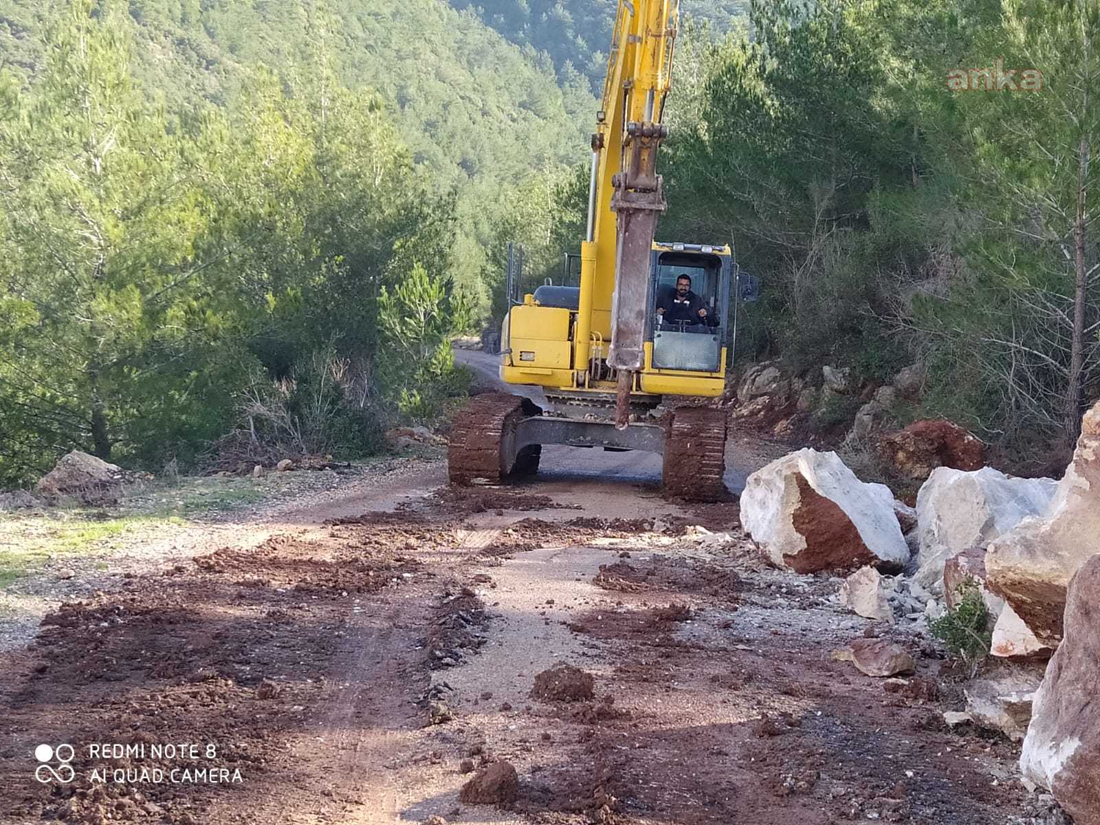 HATAY BÜYÜKŞEHİR, YOL GENİŞLETME ÇALIŞMALARI İLE ULAŞIMI RAHATLATIYOR