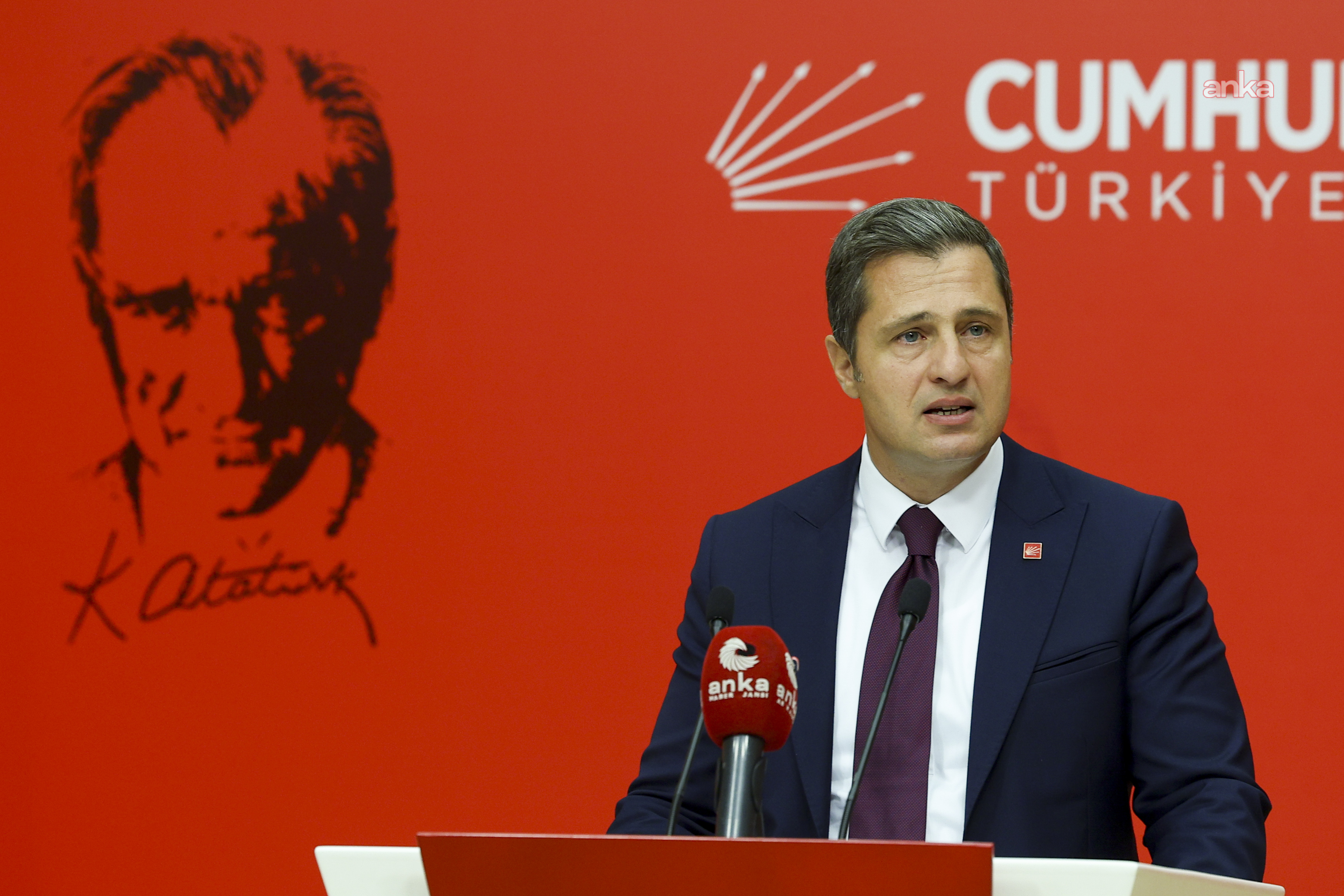 Deniz Yücel'den Yeni Şafak yazarı Aydın Ünal'a "10 Kasım" tepkisi