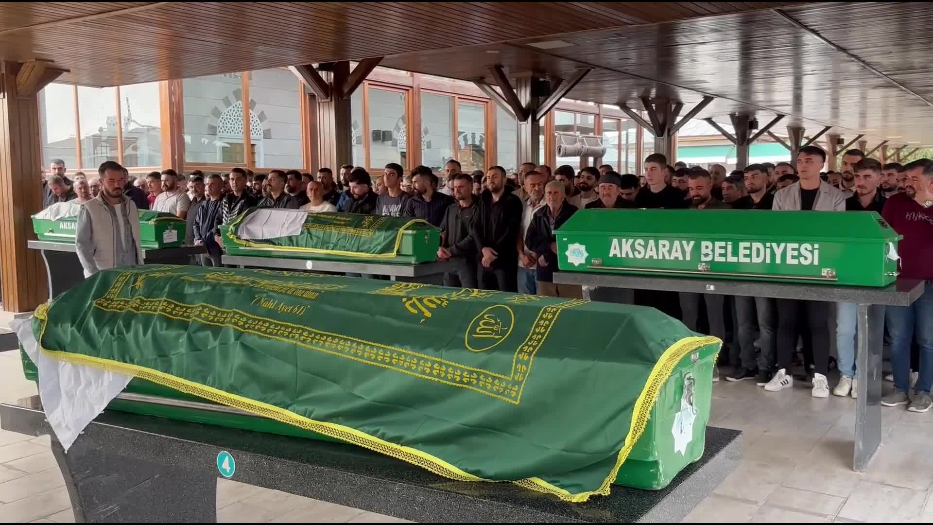 Feci kazada can veren Aksaraylı aile, son yolculuğuna uğurlandı