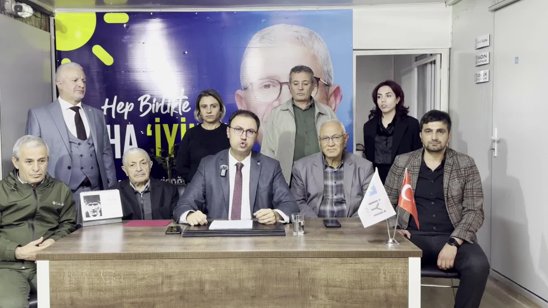 İYİ Parti’nin Malatya’daki “Atatürk Mevlidi”nde Atatürk'ün adının anılmamasına tepki... “Müftü terbiyesiz dedi” iddiası...