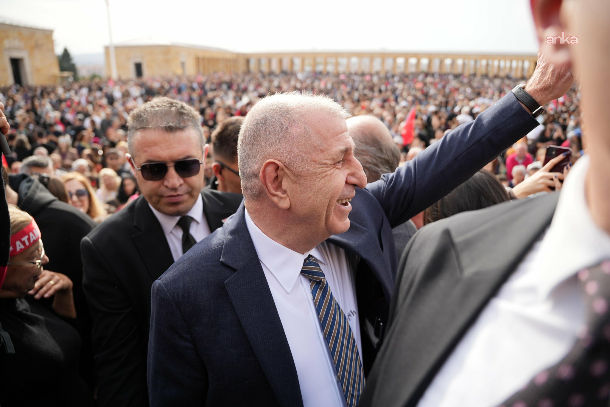 Ümit Özdağ'dan Anıtkabir'e ziyaret..."Emanetin emin ellerde Gazi Paşa"