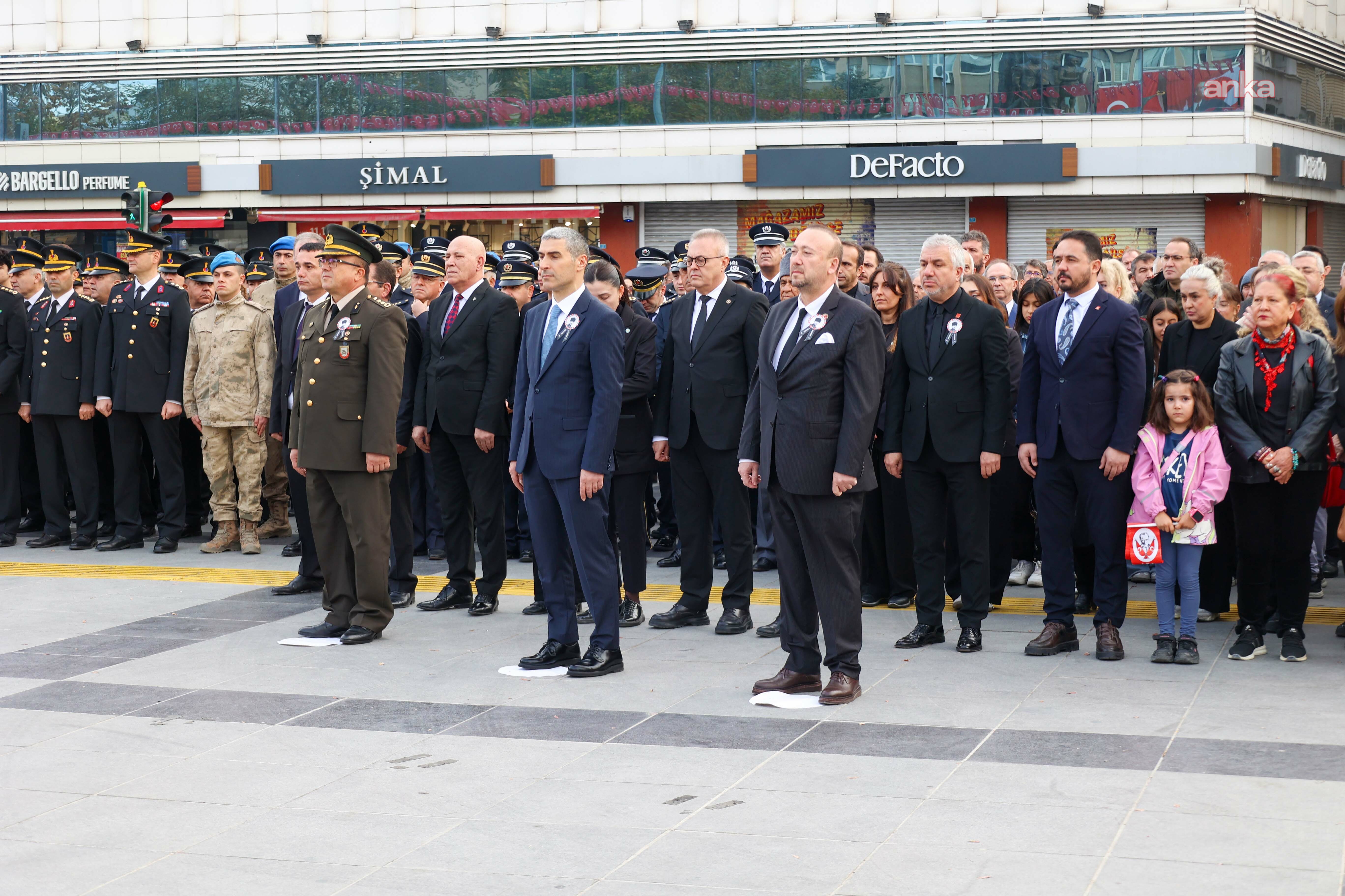 Uşak, Atatürk'ü andı... Belediye Başkanı Yalım: "İlke ve inkılaplarını gelecek nesillere aktarmak, her birimizin ortak sorumluluğudur"