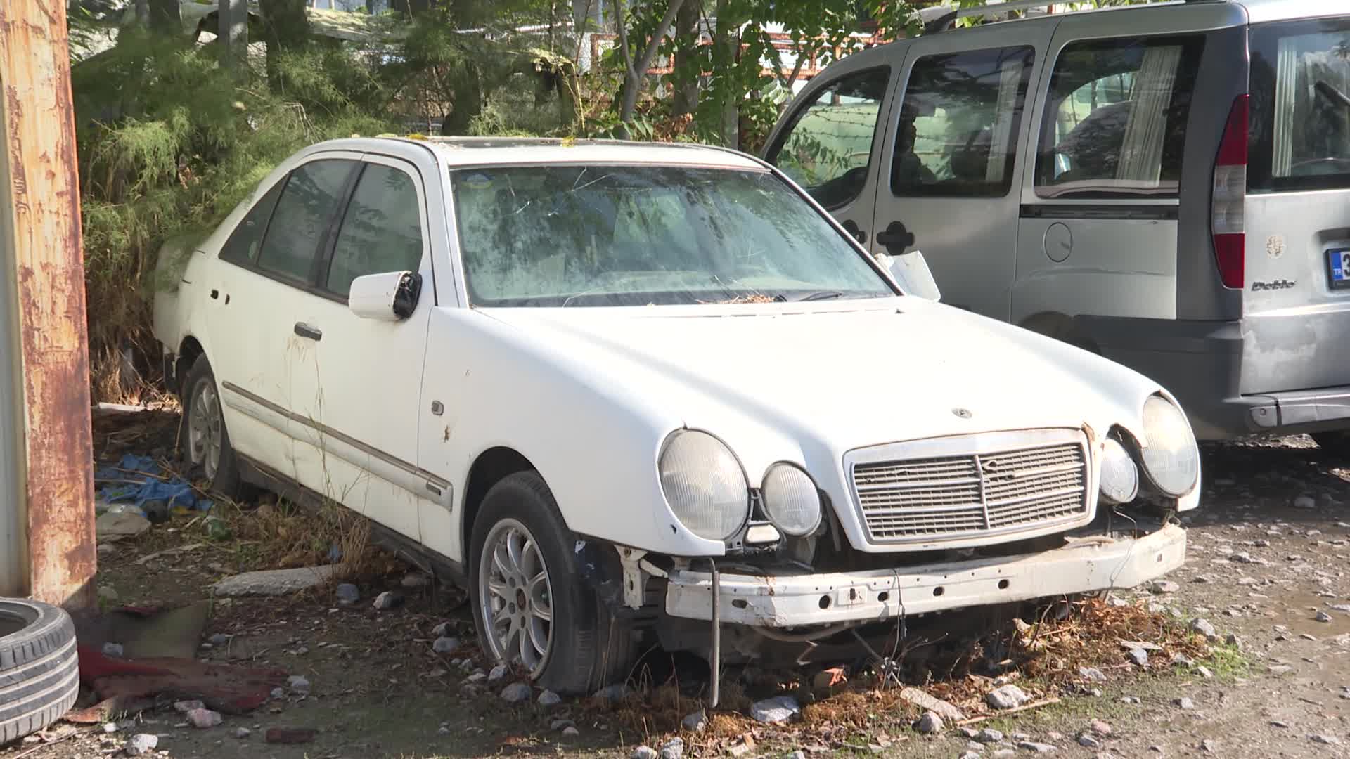 İzmir'de hurda araçlar ekonomiye kazandırılıyor