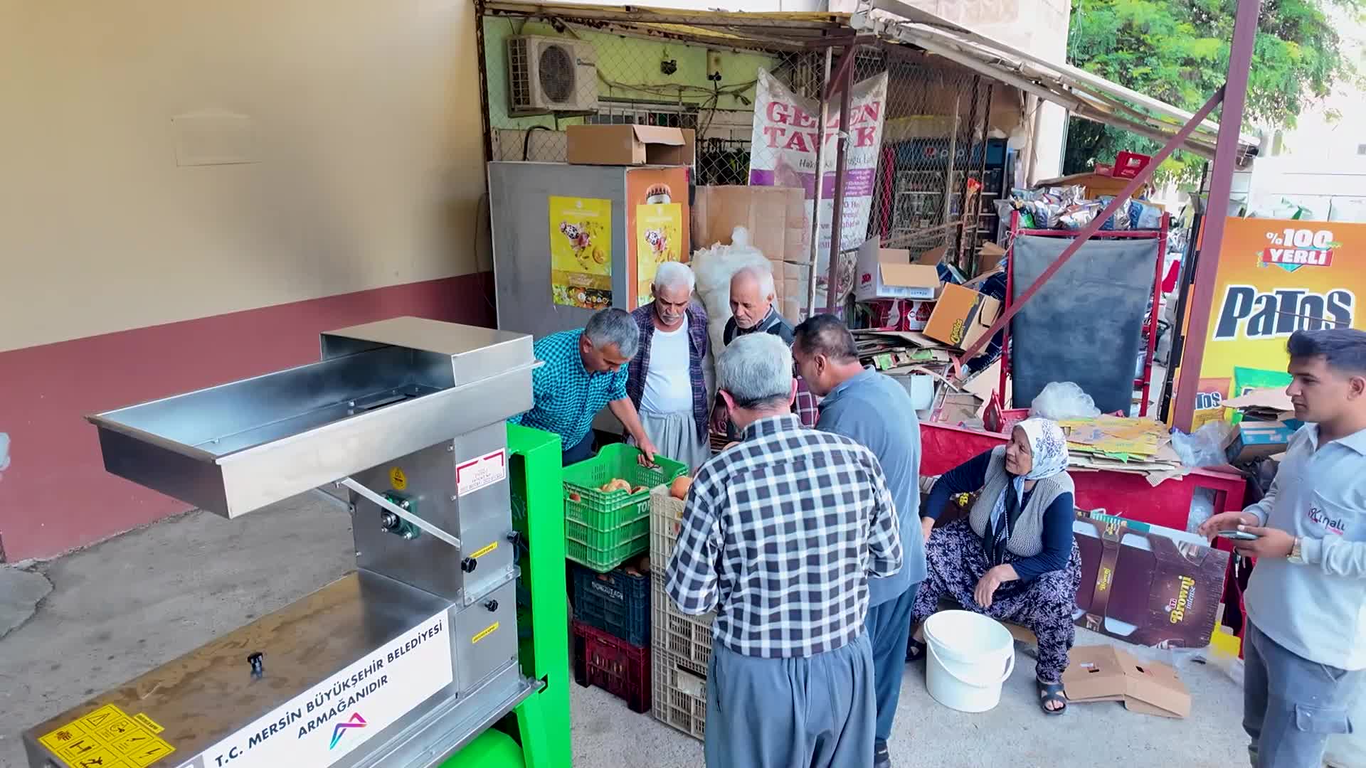 Mersin Büyükşehir Belediyesi’nden Yenişehirli nar üreticilerine ekipman desteği