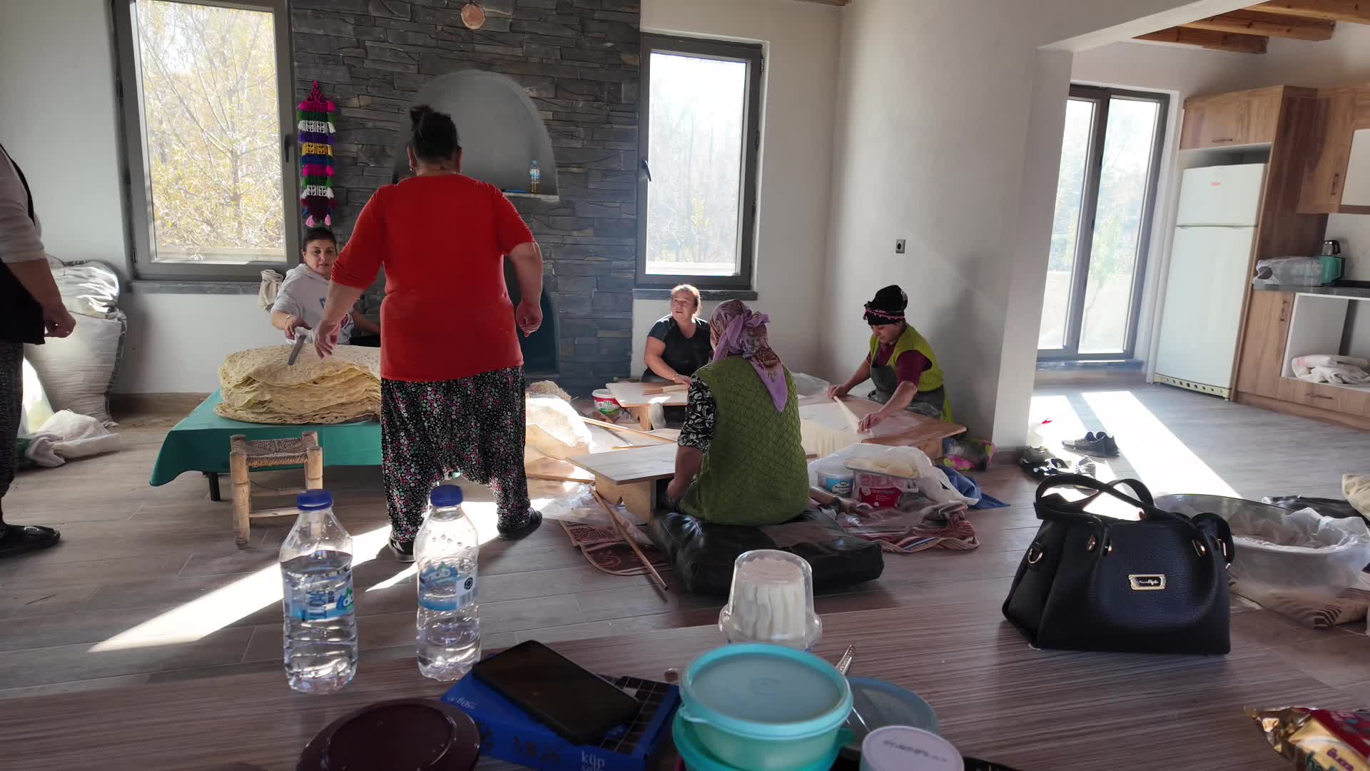 Yozgat'ta iş insanının desteklediği kadınlar imeceyle kışlık yufka ekmek yapıyor