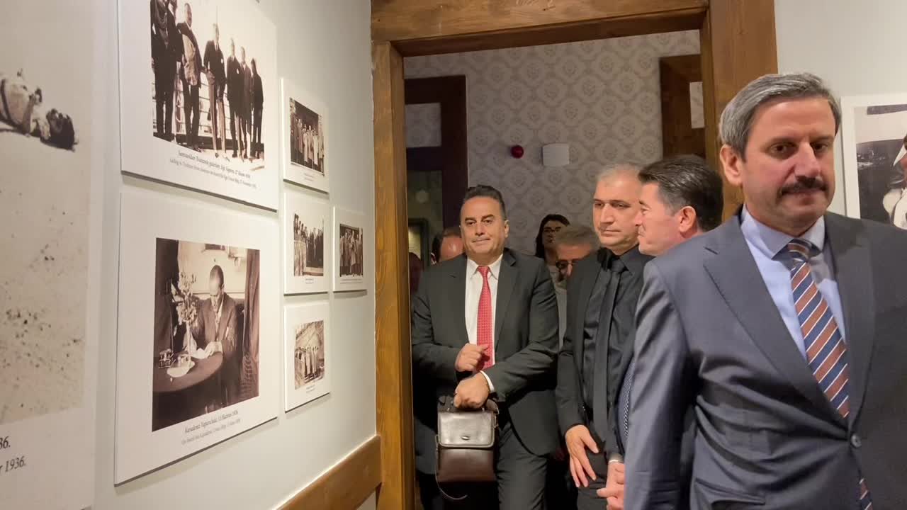 Trabzon'da Atatürk'ü anlatan "Vatana Adanmış Bir Ömrün İzleri" fotoğraf sergisi