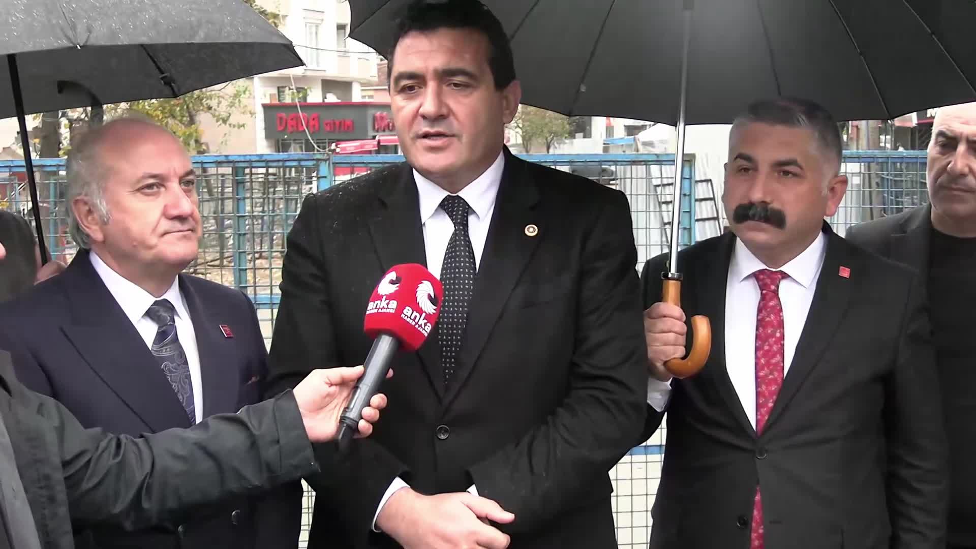Ulaş Karasu Gebze'de çöken binanın olduğu bölgede açıklama yaptı: Metro inşaatı kaynaklı bir sorun yok ise, bu binalar niçin boşaltıldı? Varsa niçin önceden önlem alınmadı?