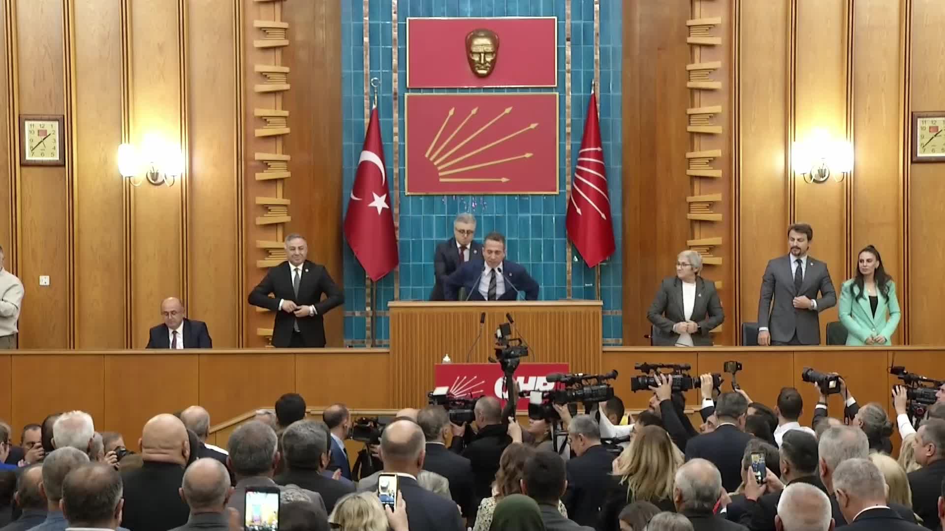 CHP grup toplantısı... Özgür Özel: 2 yıl önce 41 milyon ayırdıkları çocuk işçiliğiyle mücadeleye bu sene bütçe dahi ayırmamışlar