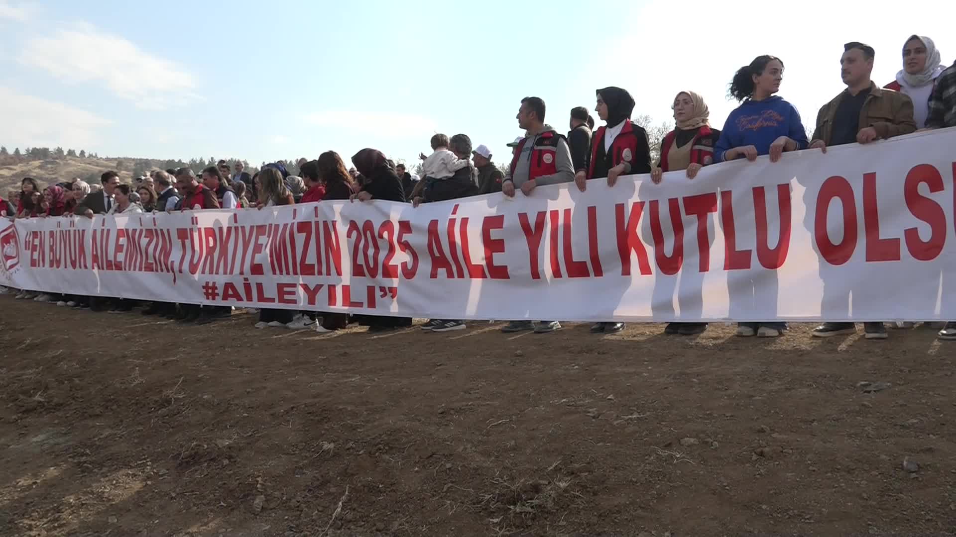 Malatya’da 11 Kasım Milli Ağaçlandırma Günü’nde 2 bin 200 fidan toprakla buluştu
