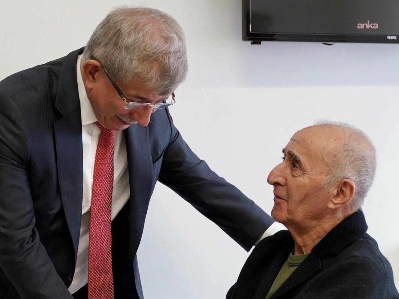 Davutoğlu'ndan Hikmet Çetin'e ziyaret
