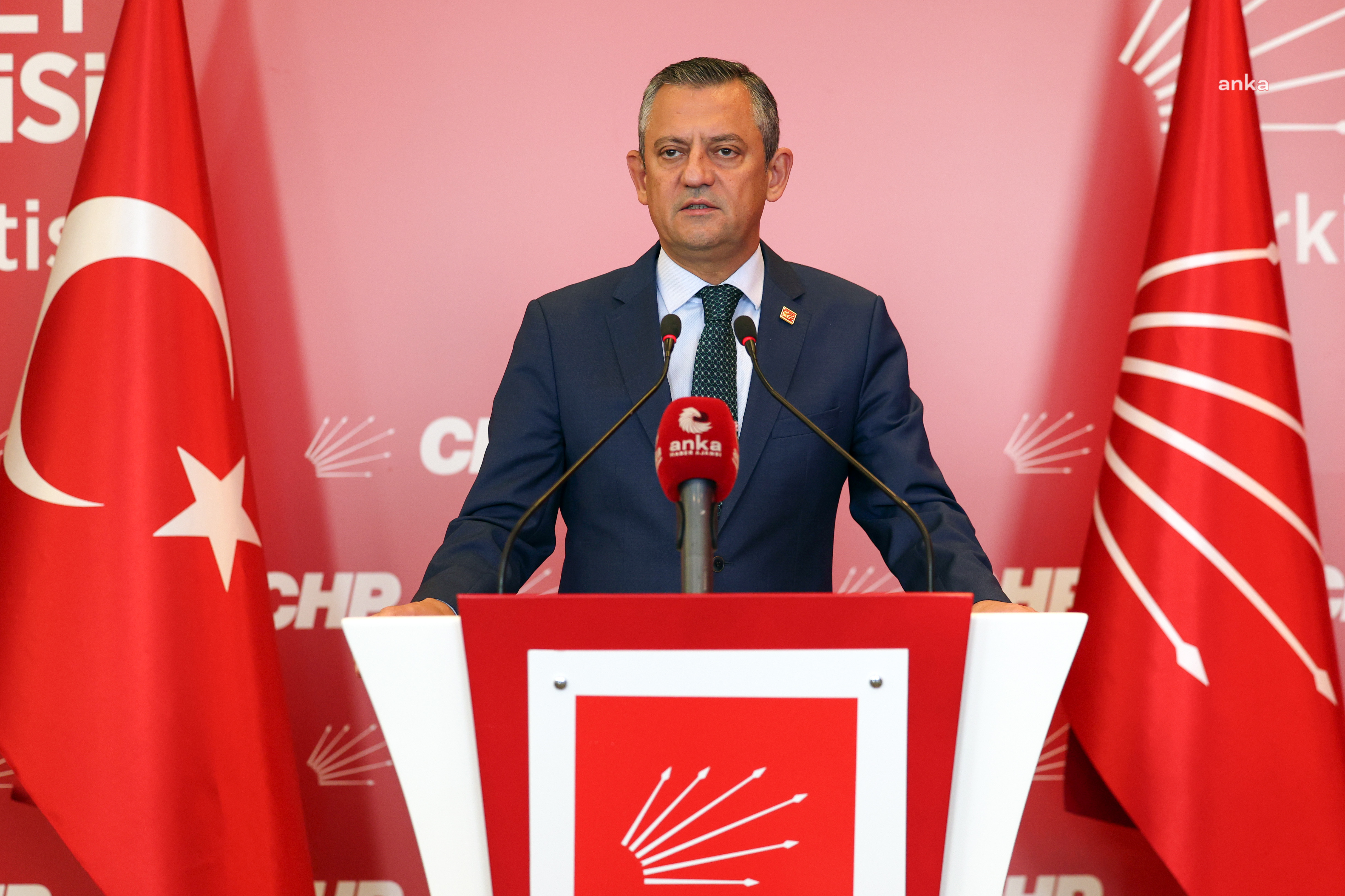 Özgür Özel'den İBB iddianamesine ilişkin açıklama: "Bu bir iddianame değil, darbecilerin siyasete yönelik muhtırasıdır"