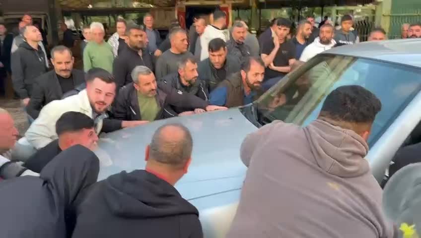 Bostanlı Pazaryeri’nde elektrik tesisatı tadilatına pazarcılar tepki gösterdi... Karşıyaka Belediye Başkanı Ünsal: “Bunun adı vandalizmdir”
