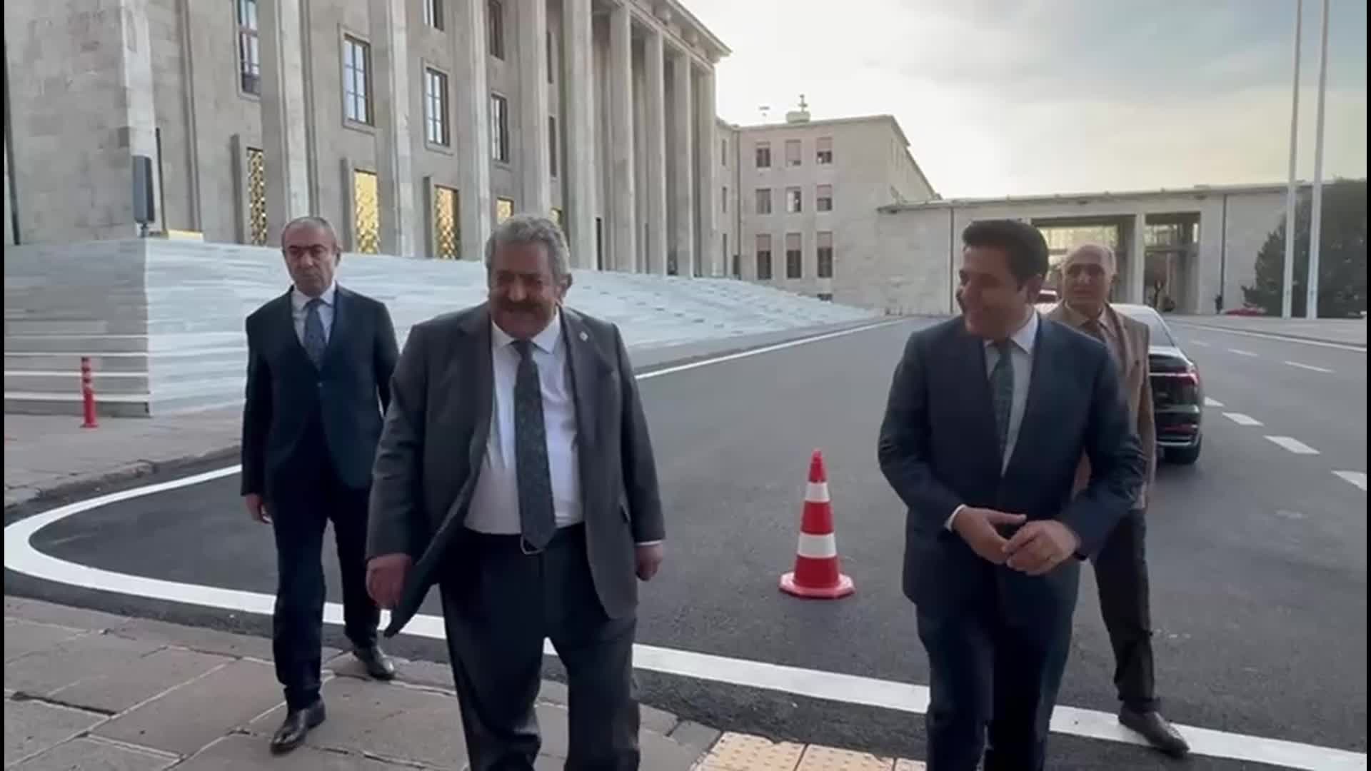 Milli Dayanışma Kardeşlik ve Demokrasi Komisyonu’nun perşembe günü yapılacak toplantısı ertelendi