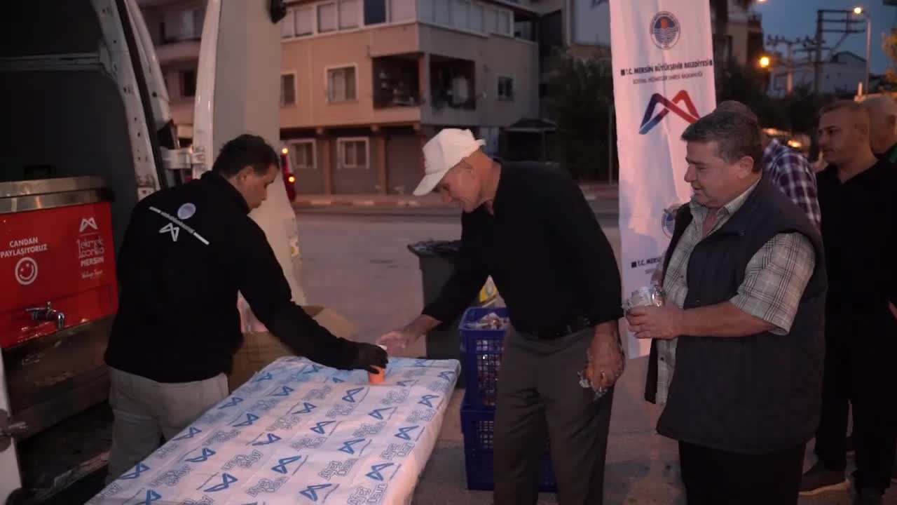 Mersin Büyükşehir Belediyesi’nden soğuk sabahları ısıtan hizmet:  "1 Ekmek 1 Çorba"