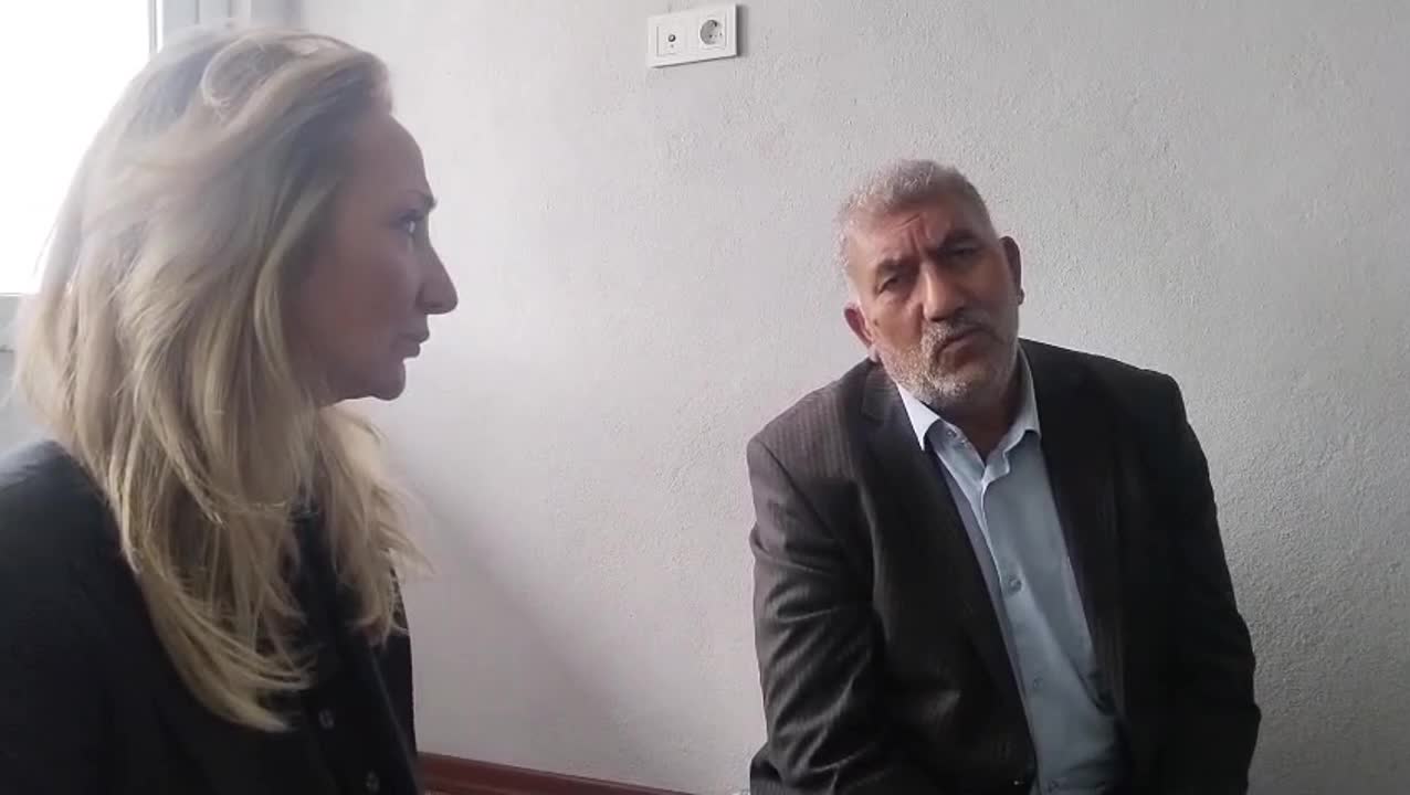 CHP'li Nazlıaka Dilovası'nda yangında yaşamını yitiren işçilerin aileleriyle görüştü...  15 yaşında yaşamını yitiren Nisa Taşdemir'in babası Vedat Taşdemir: Bana adaleti verin. Bu olmadığı zaman ben de kendimi yakacağım