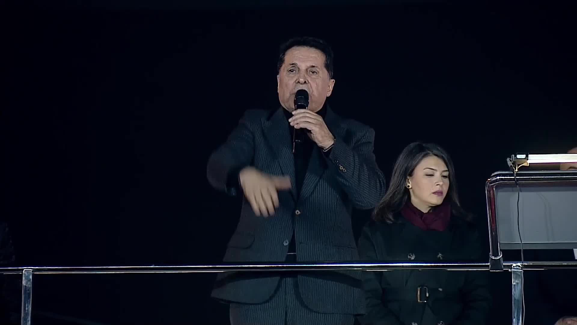 CHP'nin Sultanbeyli mitingi... Ahmet Özer: Ekrem Başkan iki bin, üç bin sene ile yargılanıyor, nasıl barış olacak?"