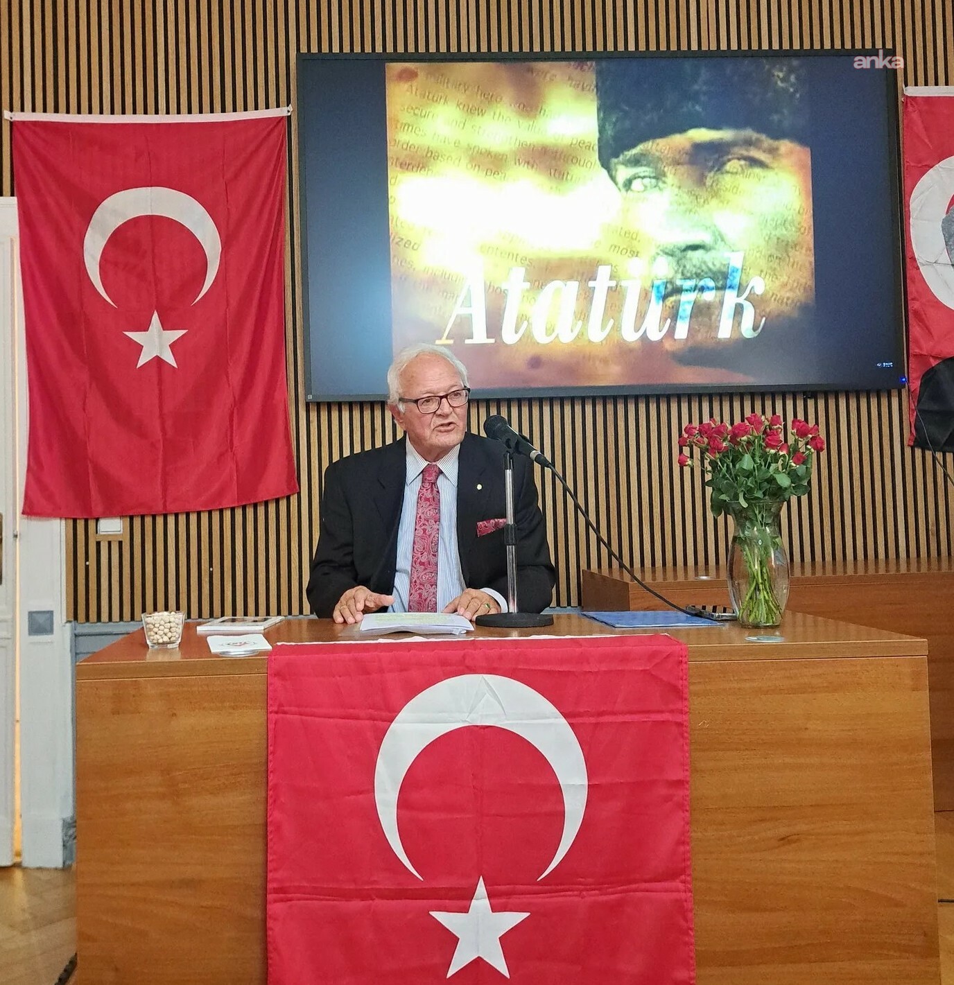 Almanya’nın Berlin kentinde  “Atamızı anlayarak Cumhuriyetimize sahip çıkmak” etkinliği
