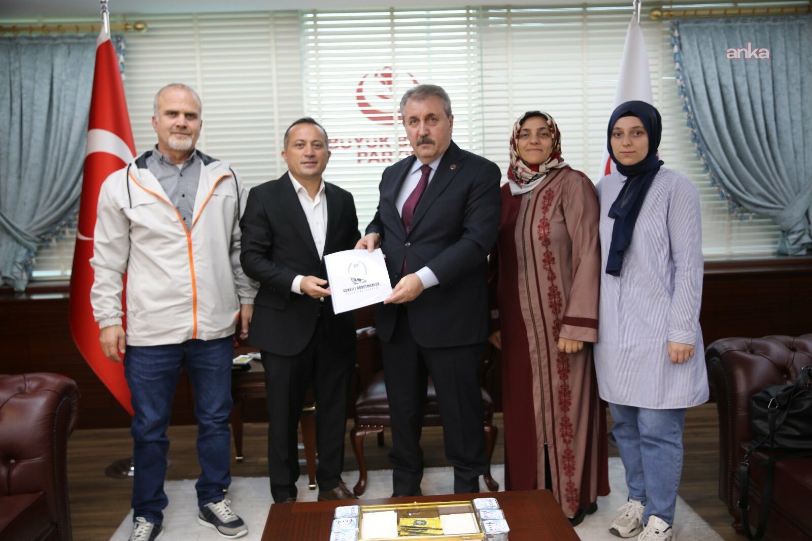 Ücretli Öğretmenler Dayanışma Derneğinden Mustafa Destici'ye ziyaret