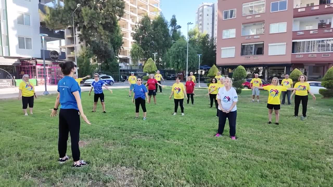 Emekli Evi üyeleri, Mersin Büyükşehir Belediyesi ile sağlıklı yaş alıyor