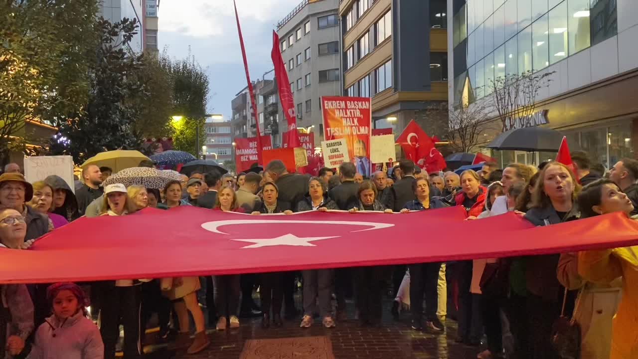 CHP Trabzon İl Başkanlığı, Ekrem İmamoğlu hakkında hazırlanan iddianameyi protesto etti