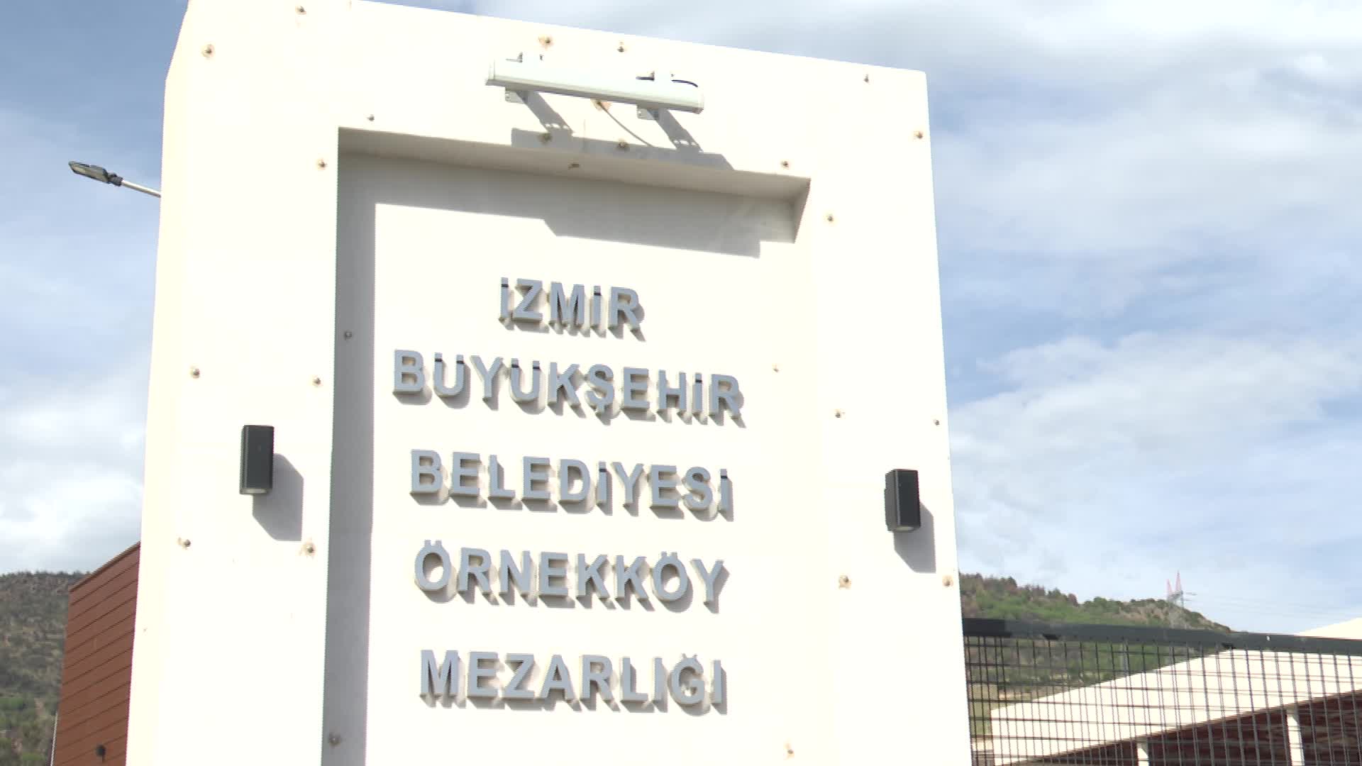 İzmir Örnekköy’de "çift katlı" mezarlık hizmete açılıyor