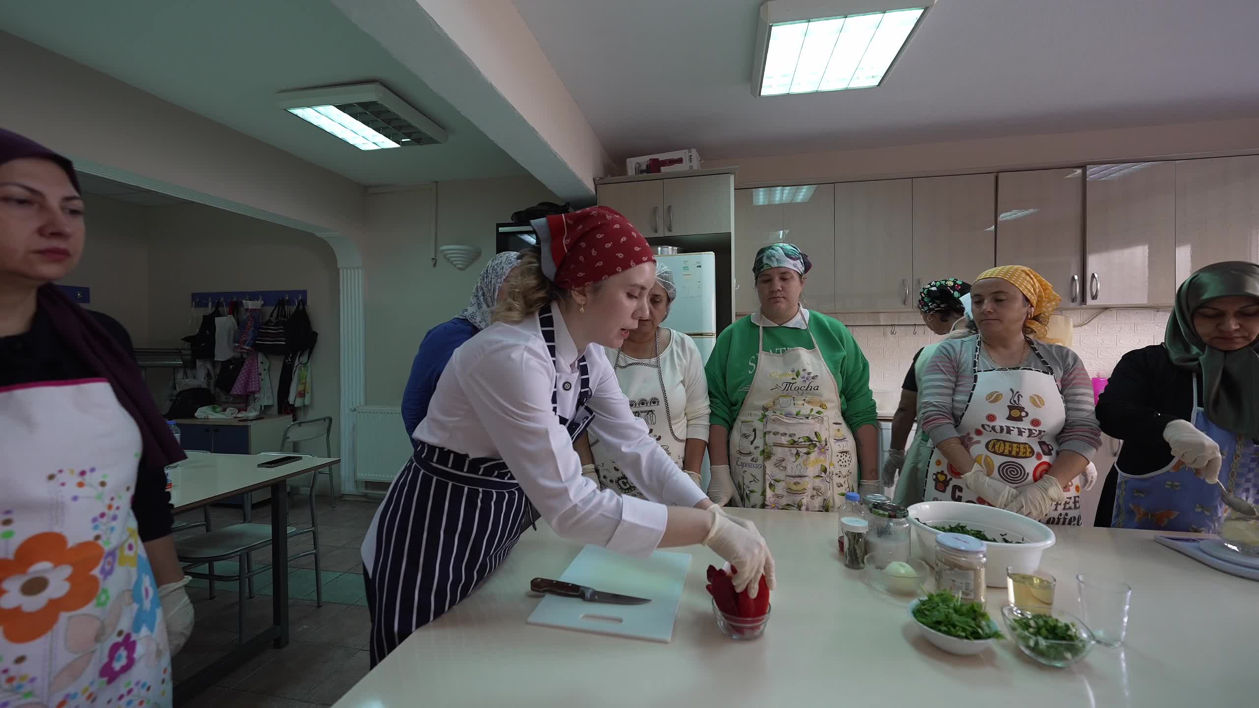 Bucalı kadınlar Evka-1 Semt Evi’nde dünya mutfağıyla buluşuyor