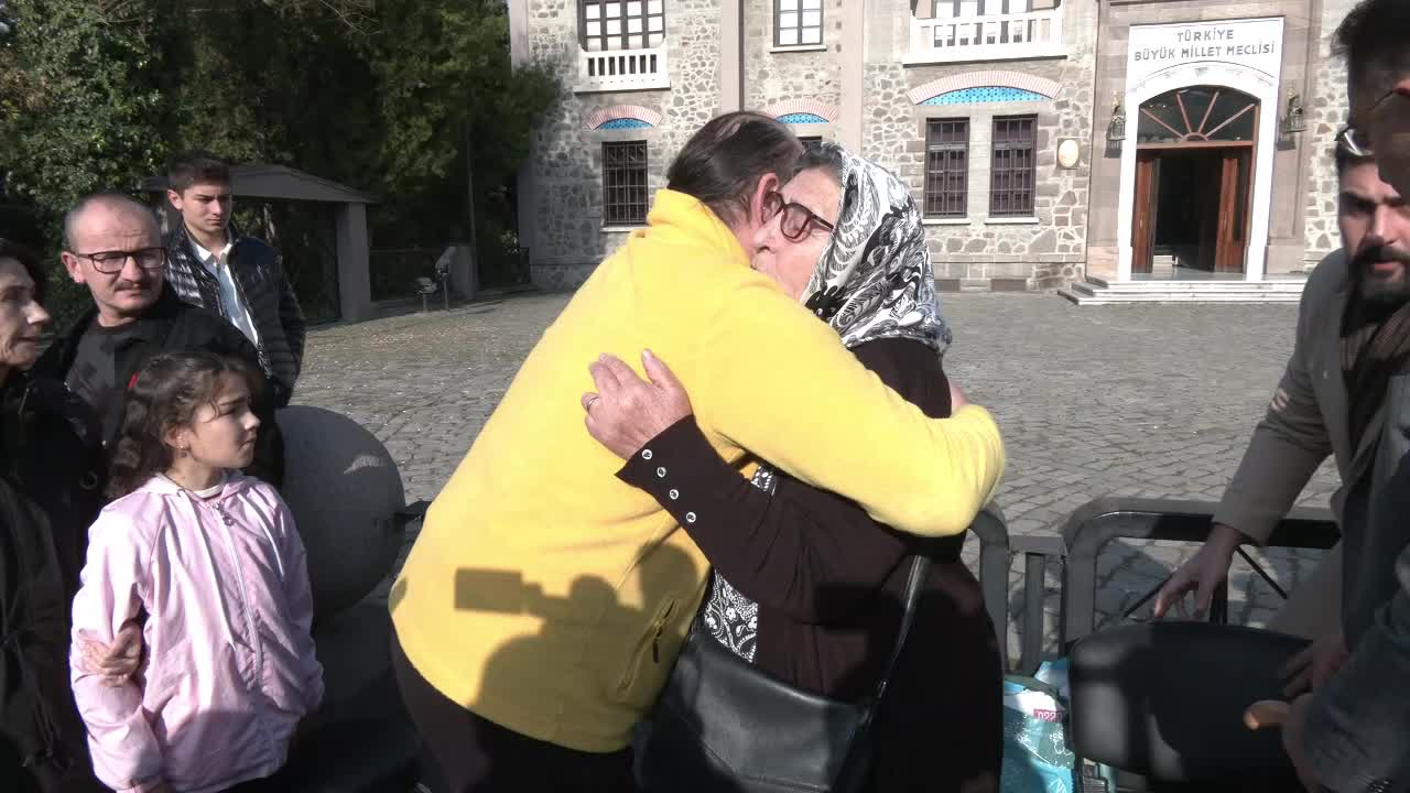 İstanbul Şehit Anaları Dayanışma ve Yardımlaşma Derneği Başkanı Akbaba: "Atatürk'ün kurduğu Cumhuriyet Meclisi'ne PKK davet ediliyor. Böyle günlere mi şehit verdim?