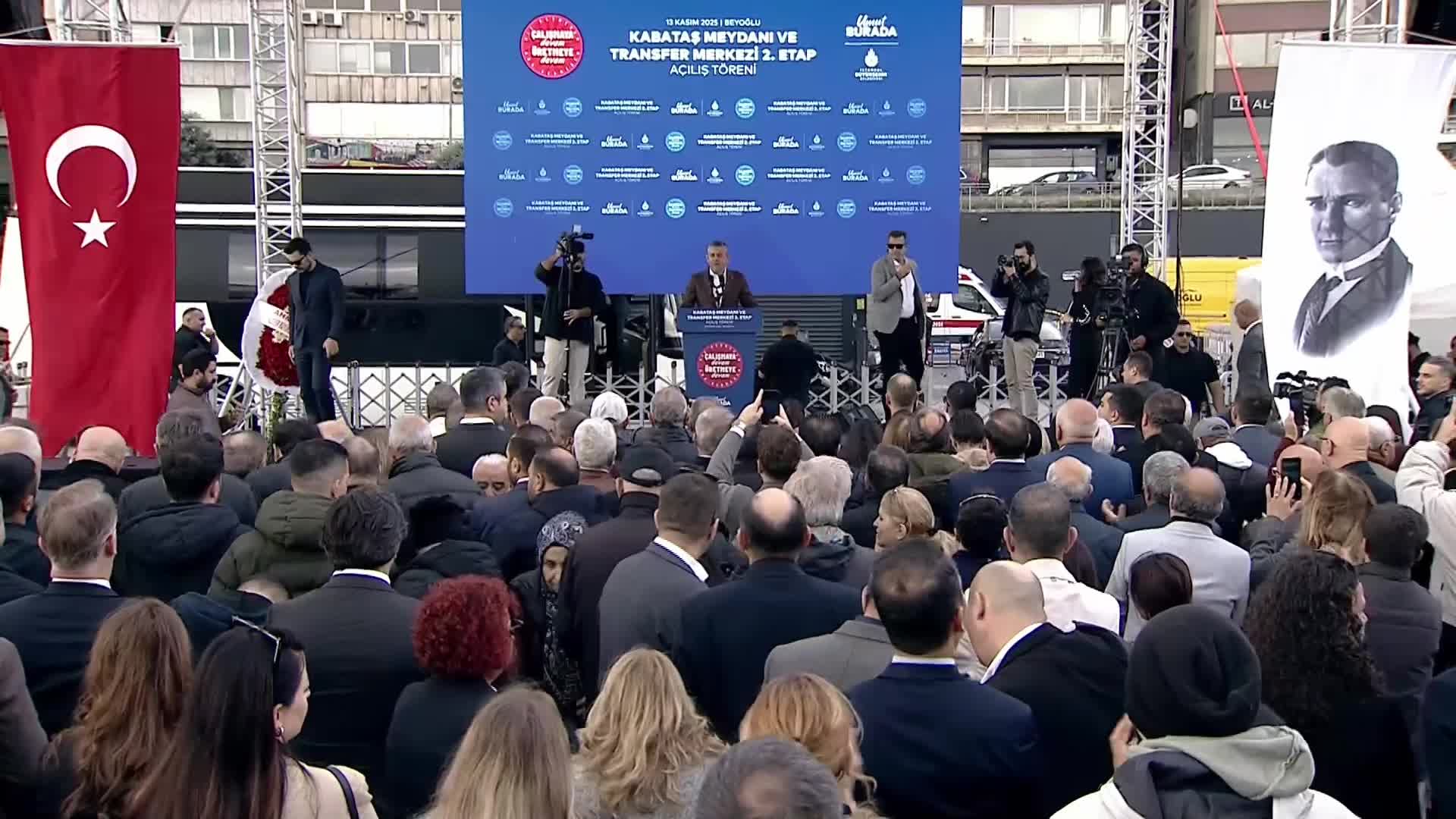 Özgür Özel: “TRT’den, AA’dan, A Haber’den, TGRT’den, merkez medyadan ve bunların hepsini birden organize eden Erdoğan’dan açıkça özür bekliyorum”