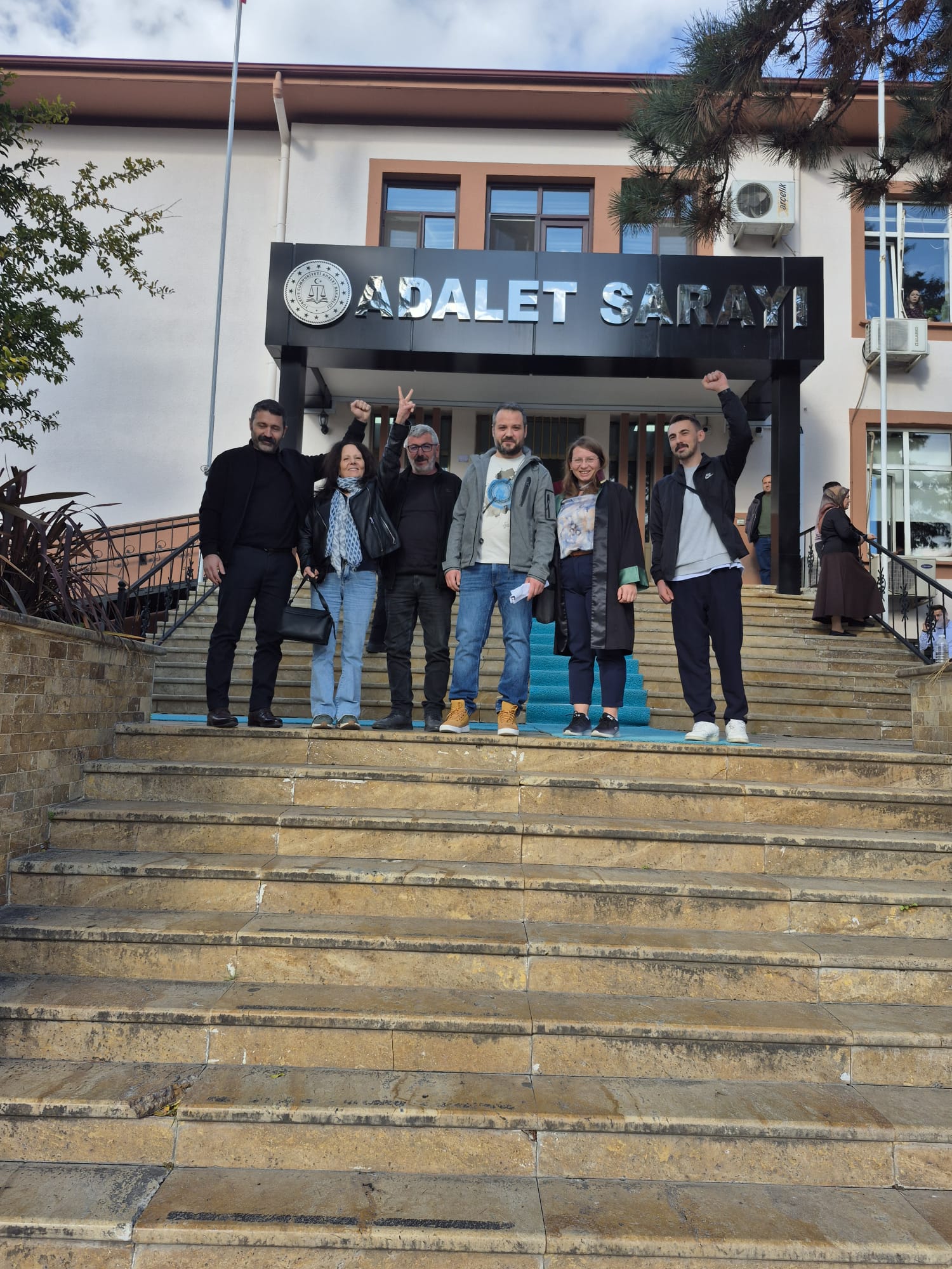 TİP Bilecik İl Başkanı Biçen'e yangın paylaşımı nedeniyle yargılandığı davada beraat