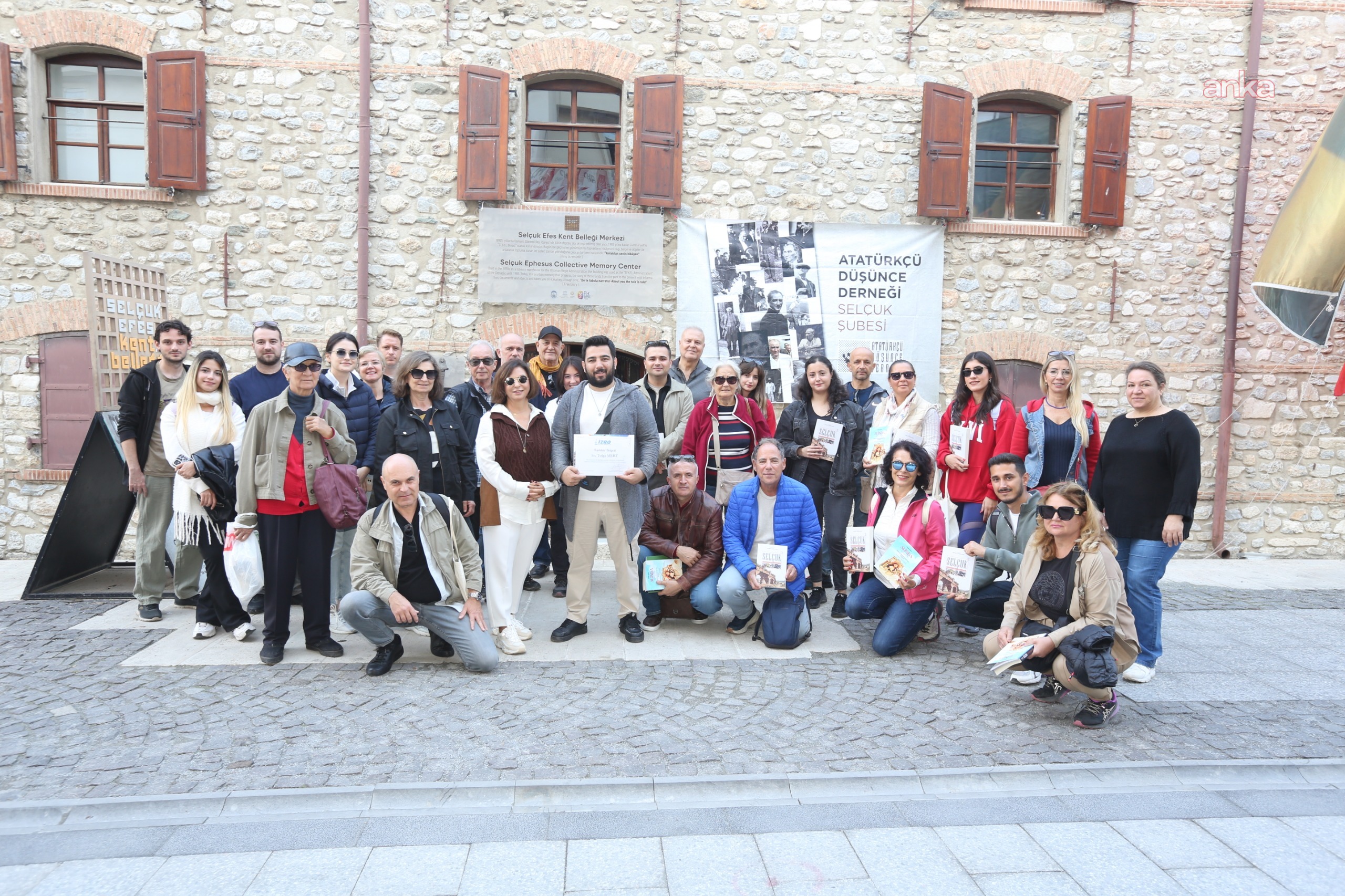 İzmirli turist rehberlerinin Efes Tarlası Yaşam Köyü’ne eğitim ziyareti