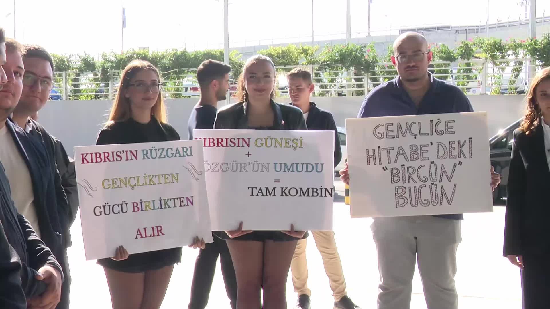Özgür Özel, KKTC’de Fazıl Küçük ve Rauf Denktaş’ın mezarlarını ziyaret etti… “Bağımsızlık ruhu bize ilham vermeye devam ediyor”