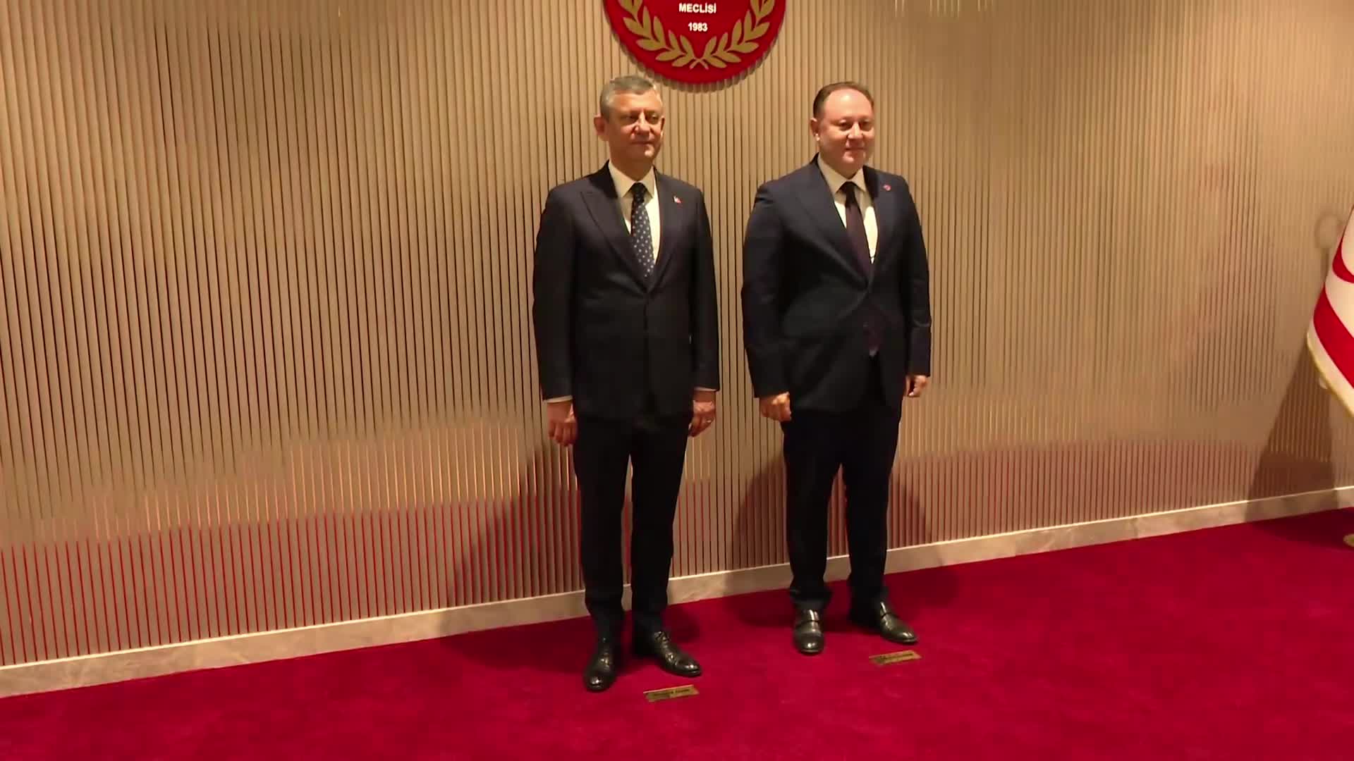 Özgür Özel KKTC’de, Cumhuriyet Meclisi Başkanı Ziya Öztürkler’i ziyaret etti… "Bir ülkede demokrasinin ne noktada olduğu, serbest seçimlerle gelen meclisin ne kadar bağımsız olduğuyla ilintili”