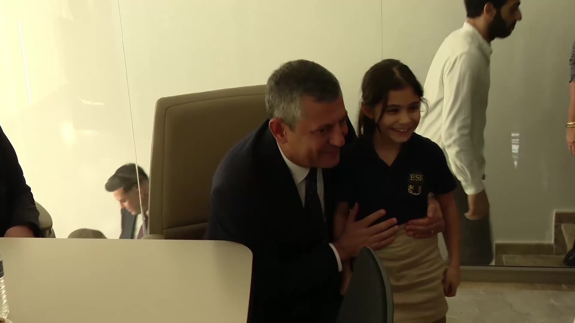Özgür Özel KKTC’de, TAM Parti ve TDP’yi ziyaret etti