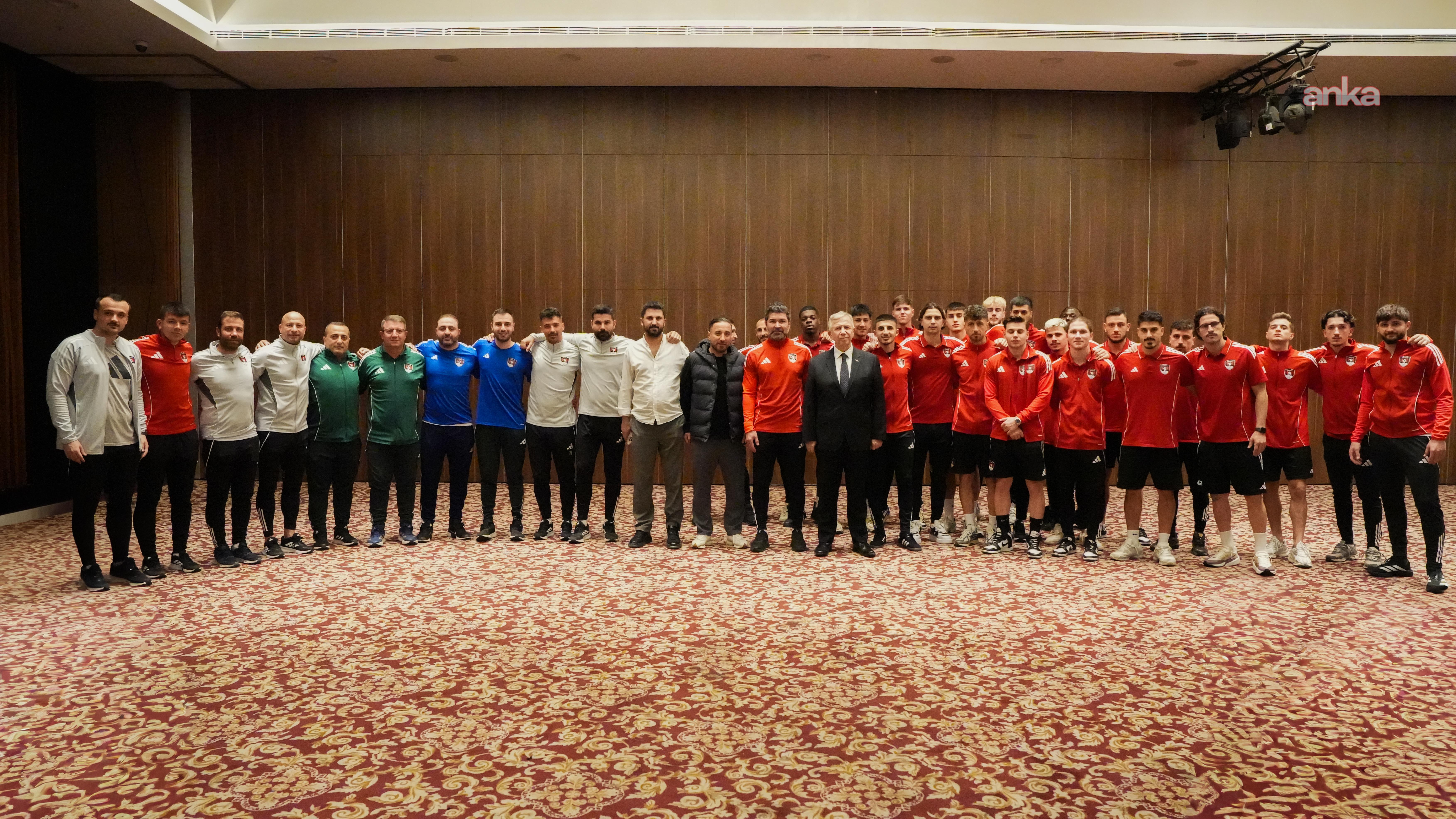 Mansur Yavaş Vanspor kafilesini ziyaret etti