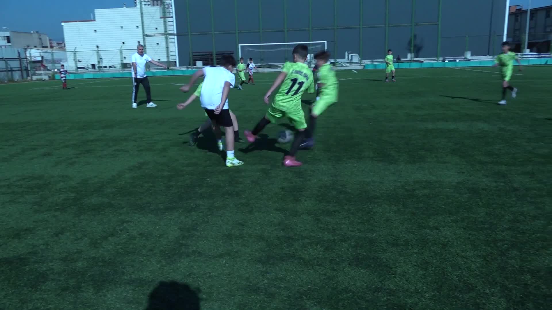 Bornovalı minikler 10 Kasım anısına mücadele etti