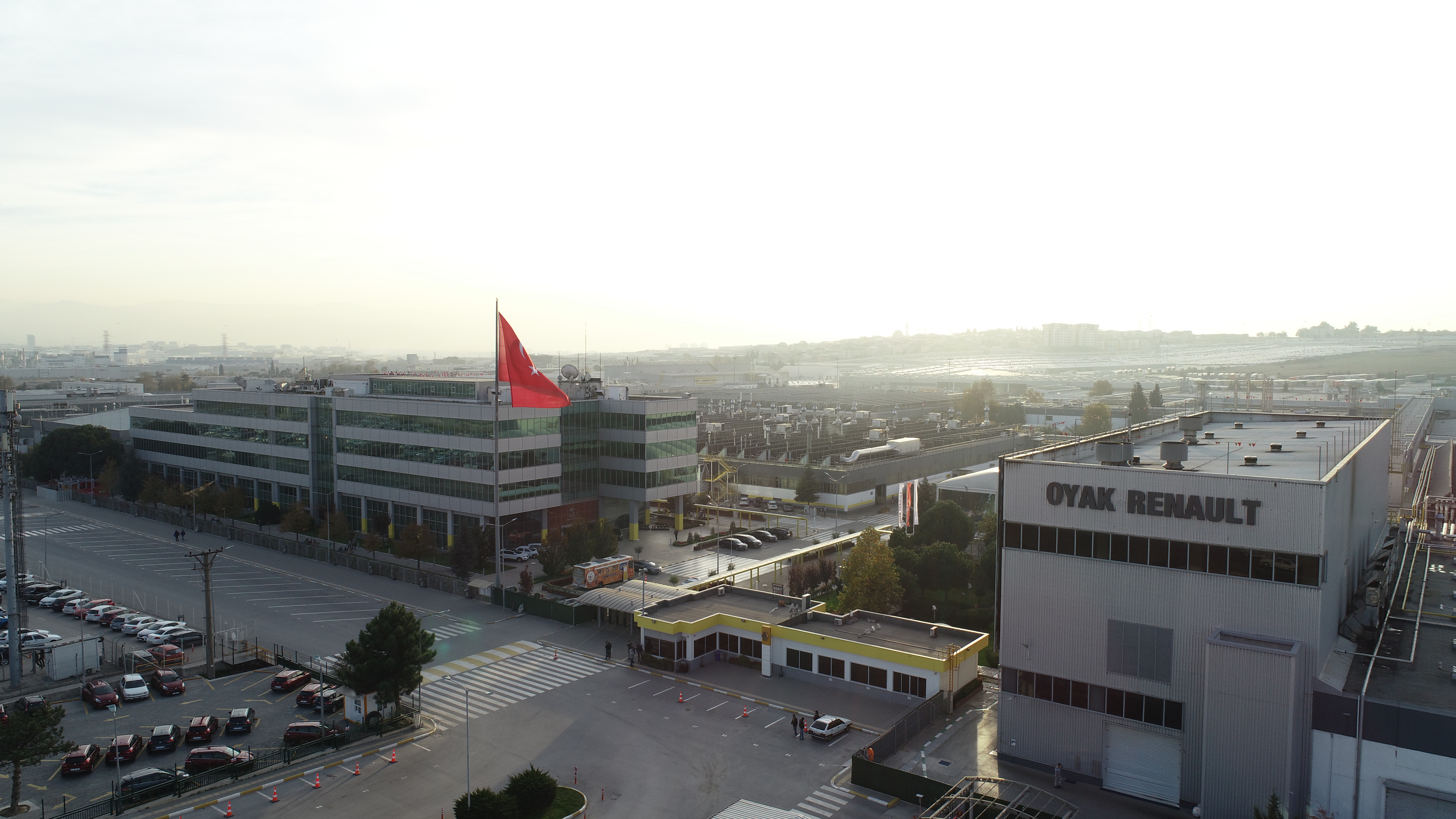 OYAK RENAULT ÜRETTİĞİ KORUYUCU EKİPMANLARI TESLİM ETMEYE BAŞLADI