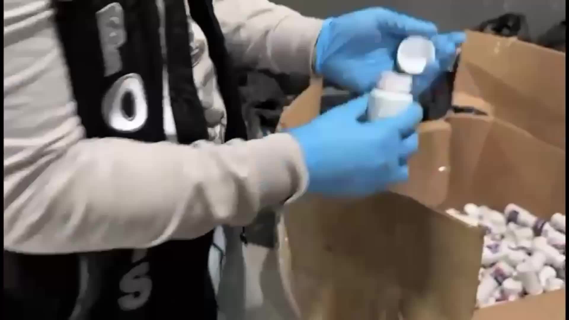 İzmir’de uyuşturucu operasyonu: 550 bin sentetik ecza maddesi ve 4 kilo 358 gram esrar ele geçirildi