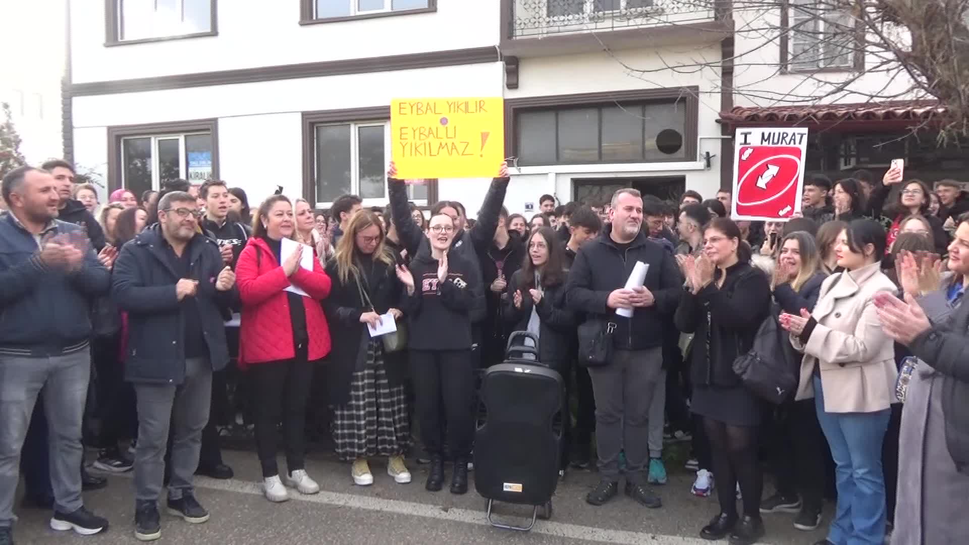 Edirne'de okullarına yıkım kararı verilen öğrencilerden eylem: "Okulumuz Edirne’nin en iyi ve en köklü okullarından biri"