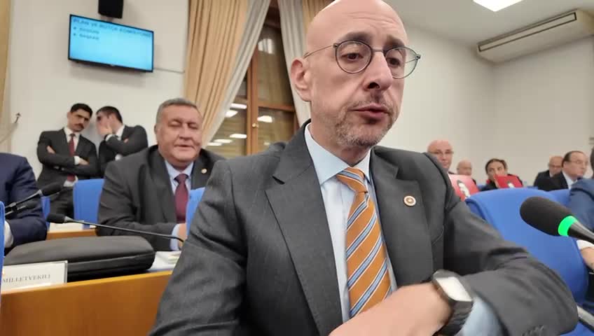 2026 bütçesi Plan ve Bütçe Komisyonu'nda... İYİ Partili Poyraz: "Sedat Peker'in yurtdışından sağladığı asayişi, kadrolarınızın makam, yetki ve imkanlarıyla sağlayamaması normal mi Sayın Bakan"