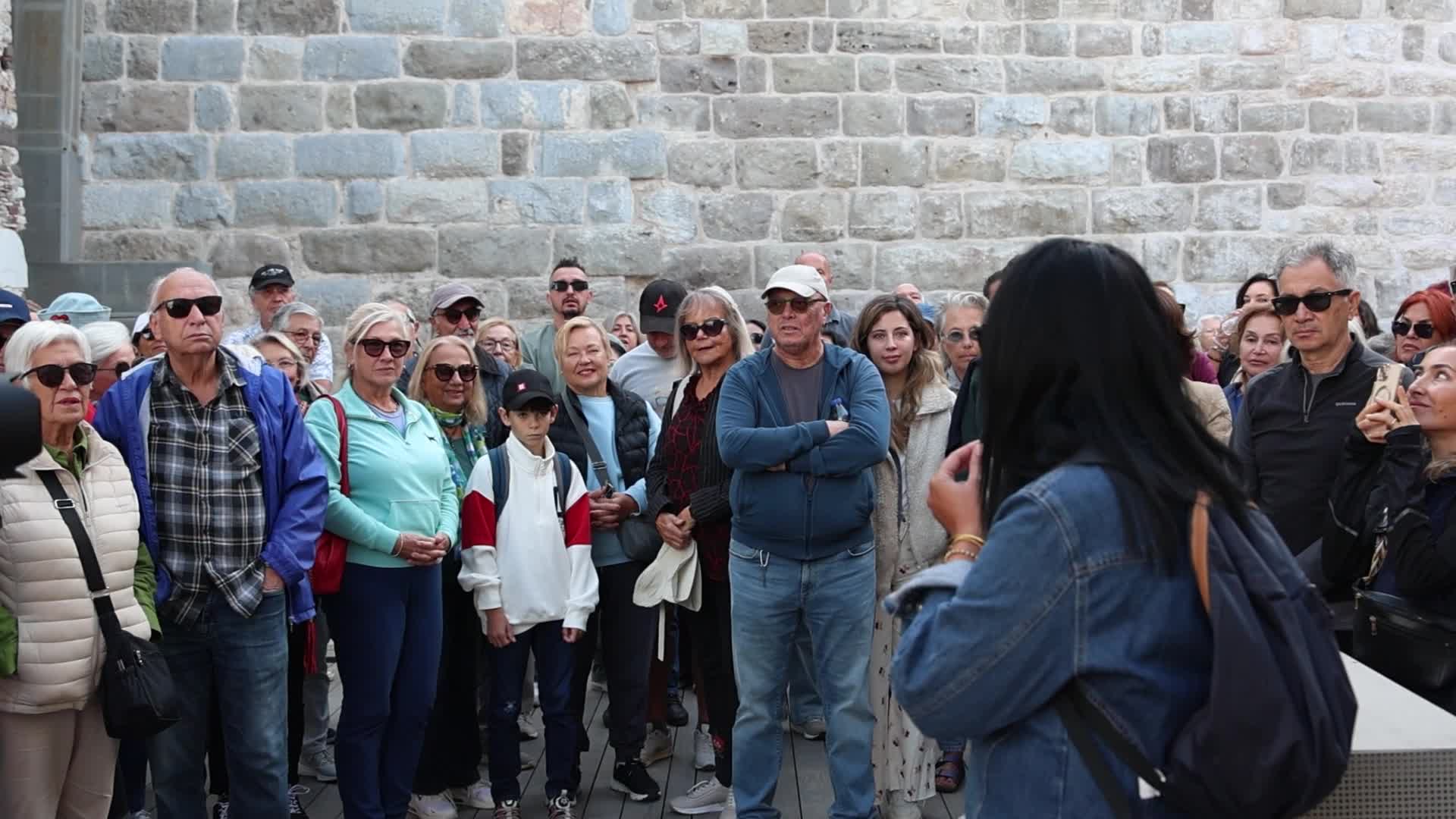 Bodrum’da kültür yürüyüşü: Katılımcılar Bodrum Kalesi ve Sualtı Arkeoloji Müzesi’ni keşfetti
