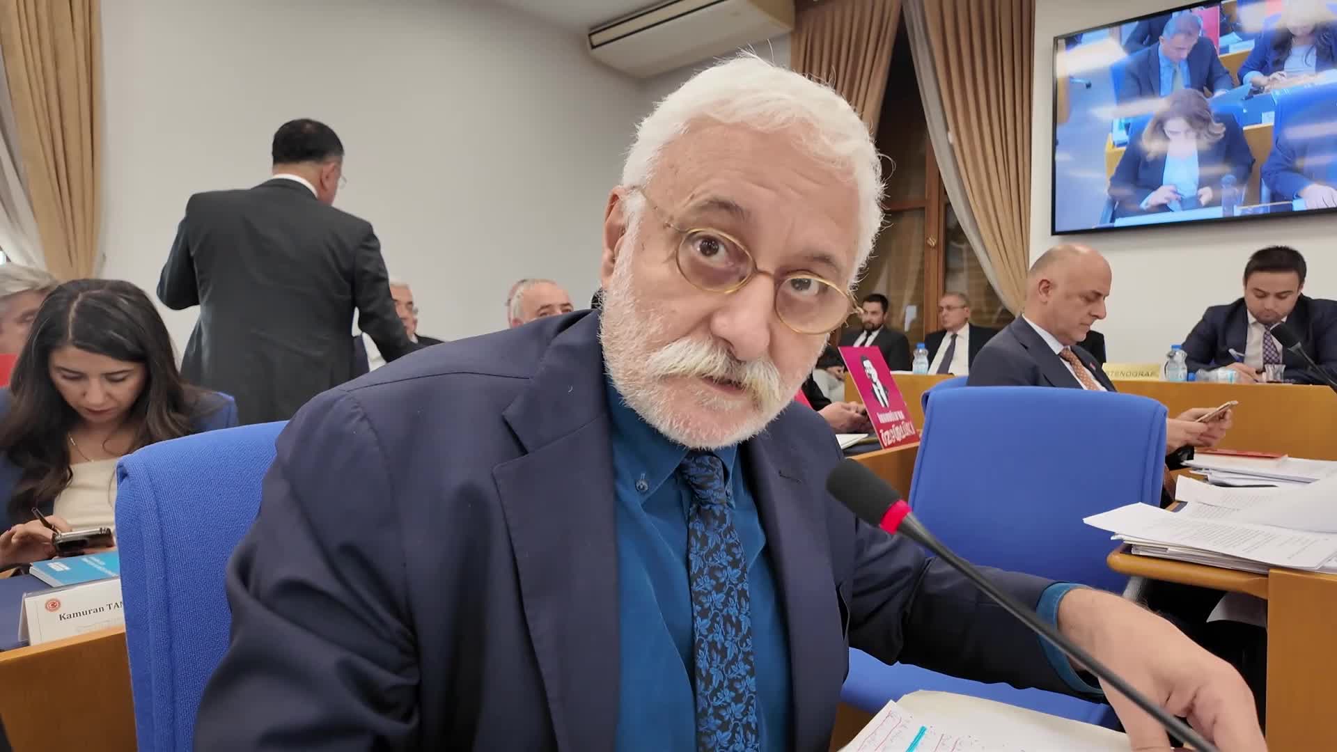 2026 bütçesi Plan ve Bütçe Komisyonu'nda... Saruhan Oluç: Kayyum atanmış olanlar biraz söylediklerine, pozisyonlarına dikkat ederlerse iyi olur