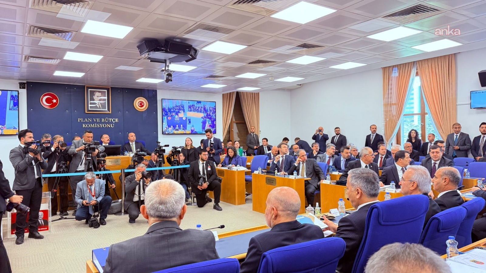 2026 bütçesi Plan ve Bütçe Komisyonu'nda... AK Partili Ök'ten "25 Kasım Kadına Yönelik Şiddetle Mücadele Günü" açıklaması: İzinsiz çağrılarla demokratik hak arayışı olmaz, bunun adı demokrasi değil hukuksuzluktur