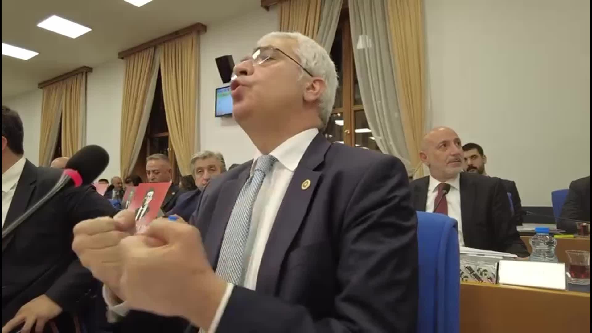 2026 bütçesi Plan ve Bütçe Komisyonu'nda... CHP'li Tanal'dan Bakan Yerlikaya'ya: Son bir yılda kaç biber gazı, gaz fişeği ve plastik mermi alındı
