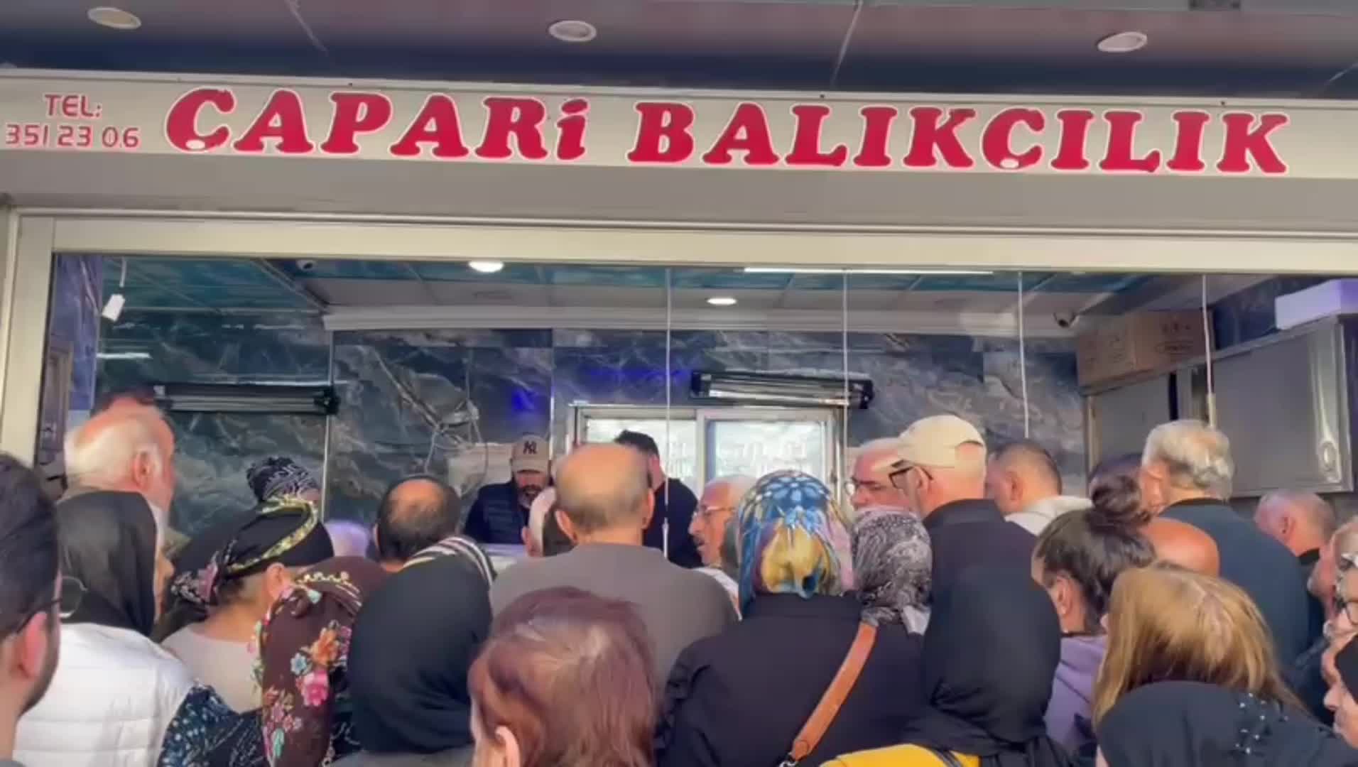 Hopa’da kilosu 20 liradan satılan hamsiye ilgi yoğun