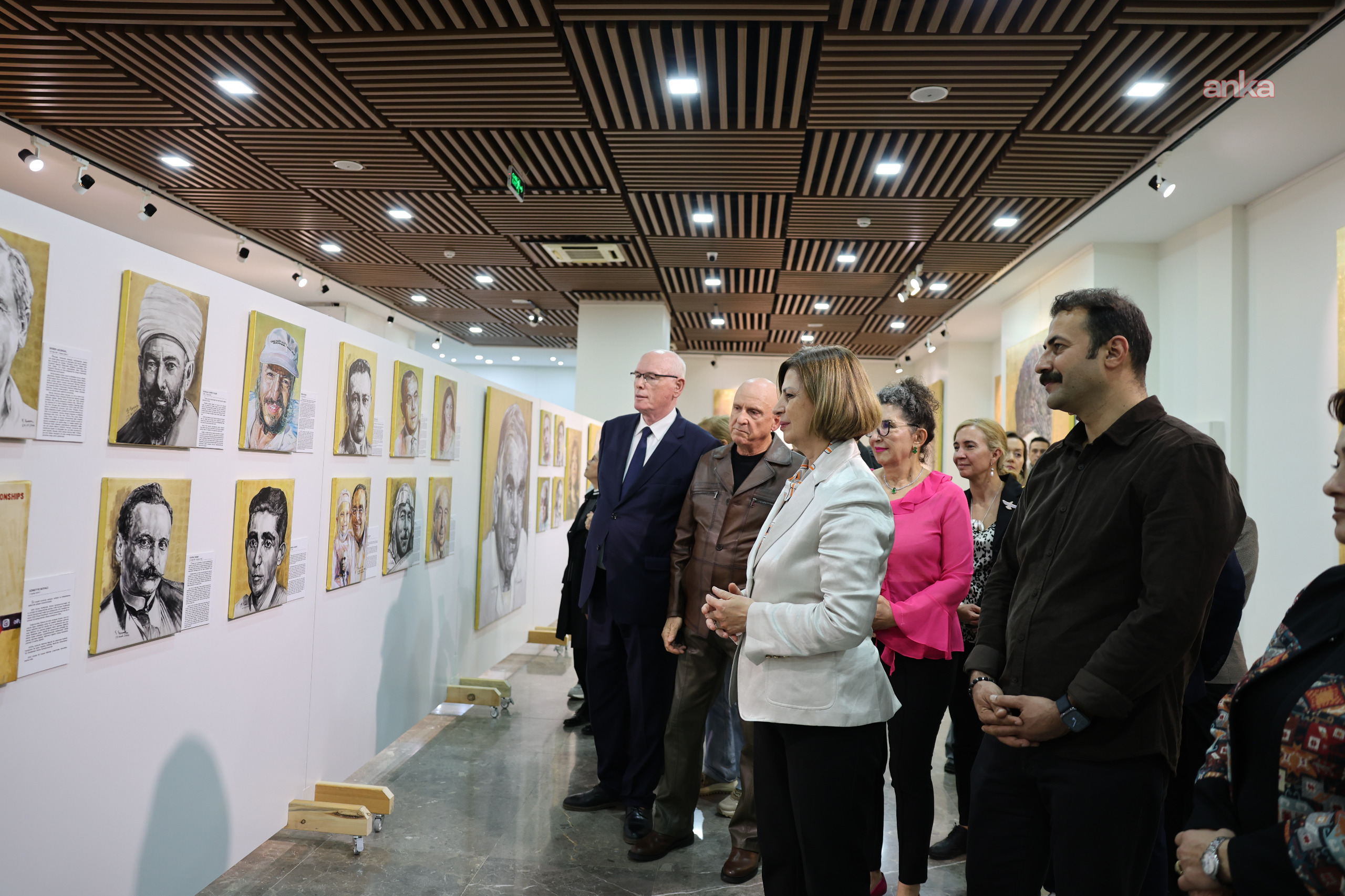 Eskişehir'de “Atatürk: İz Bırakan İlkler” sergisi sanatseverlerle buluştu