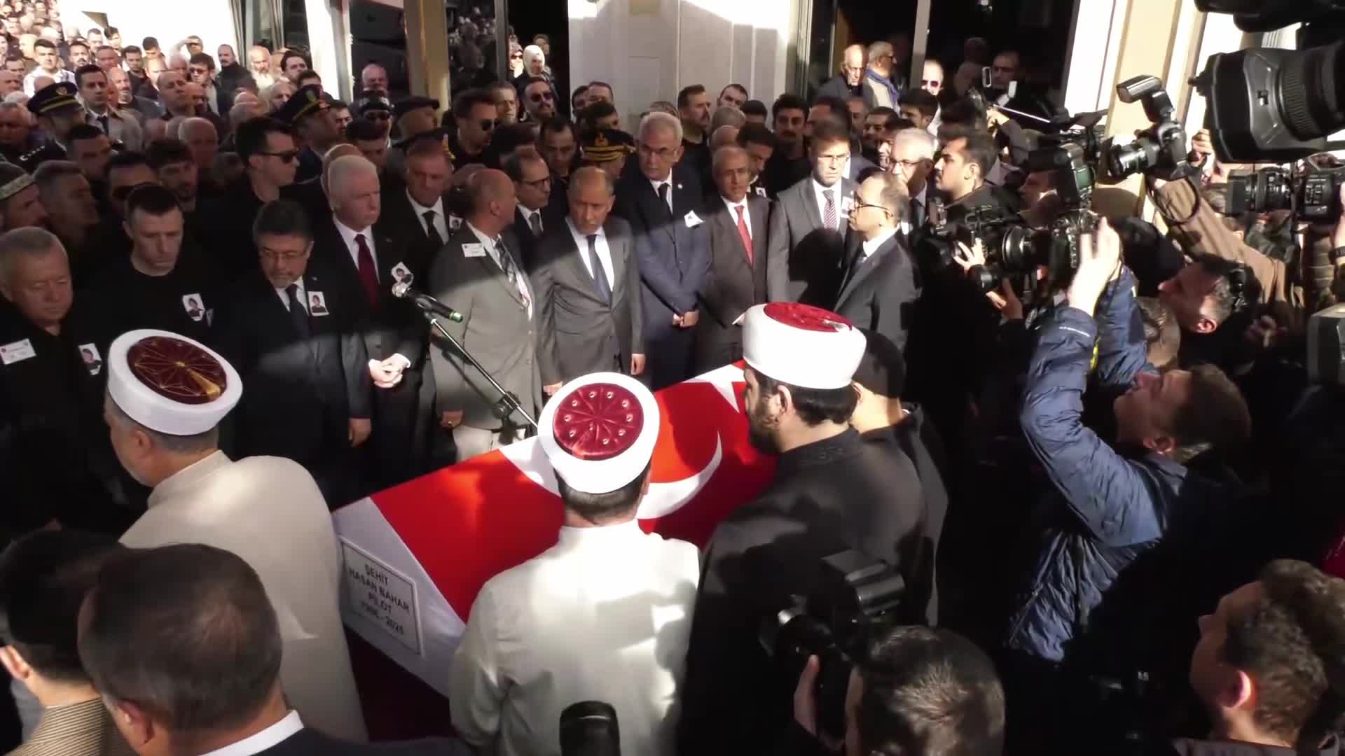 Hırvatistan’da düşen yangın söndürme uçağının pilotu Hasan Bahar son yolculuğuna uğurlandı
