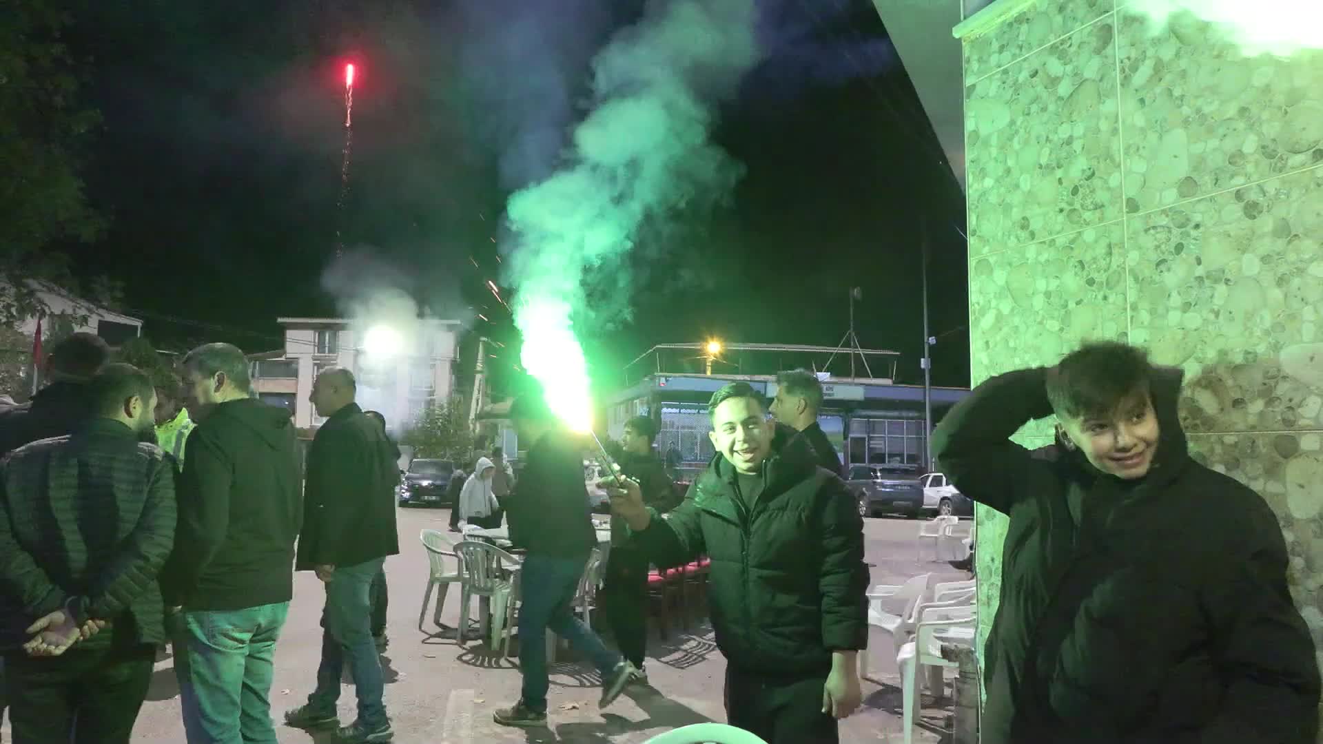 Bursa Büyükşehir Belediye Başkanı Bozbey'den yangınlardan etkilenen Karahıdır Mahallesi’ne ziyaret